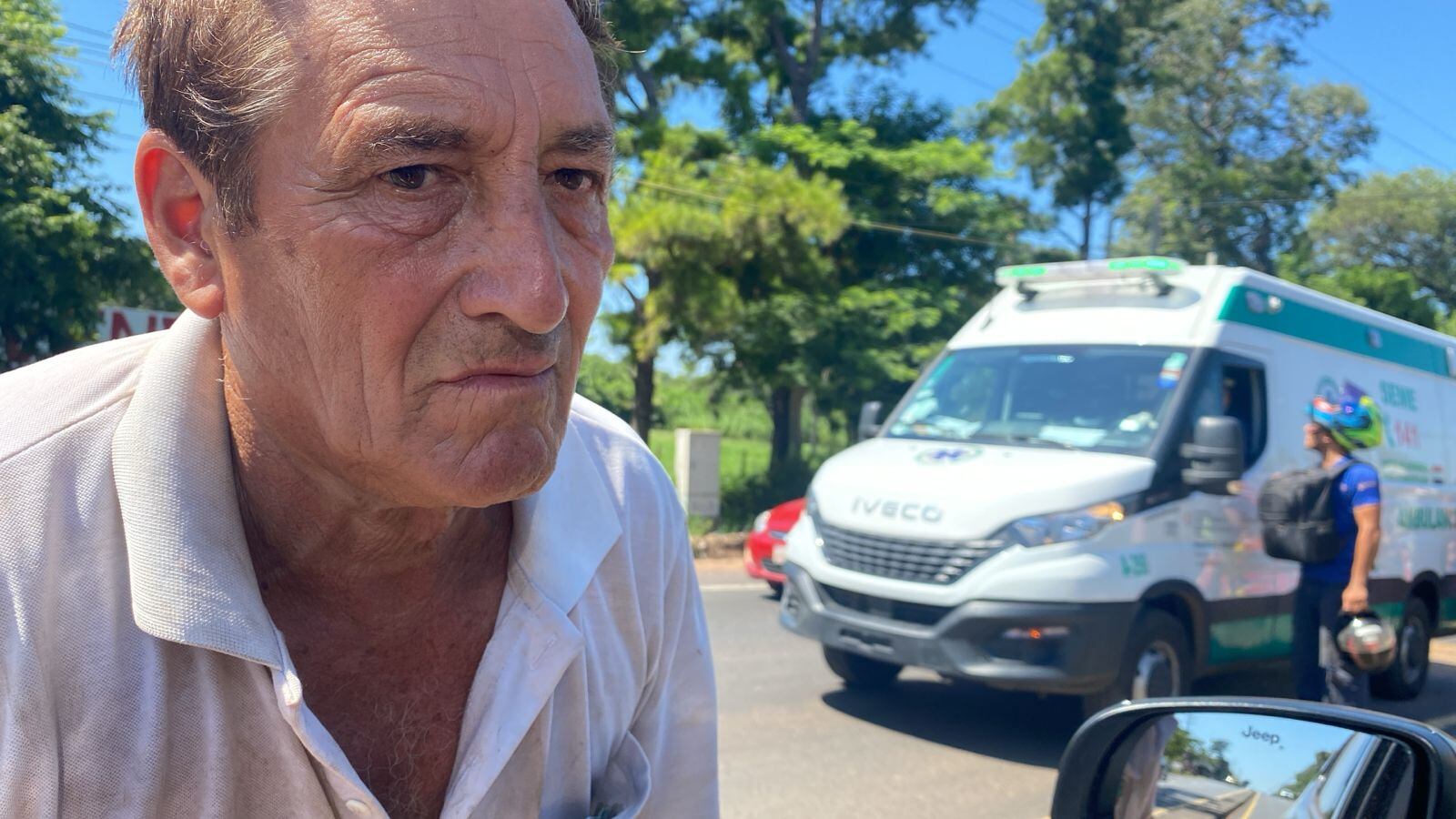 Un joven de 26 años sufrió graves lesiones tras un choque con un camión.