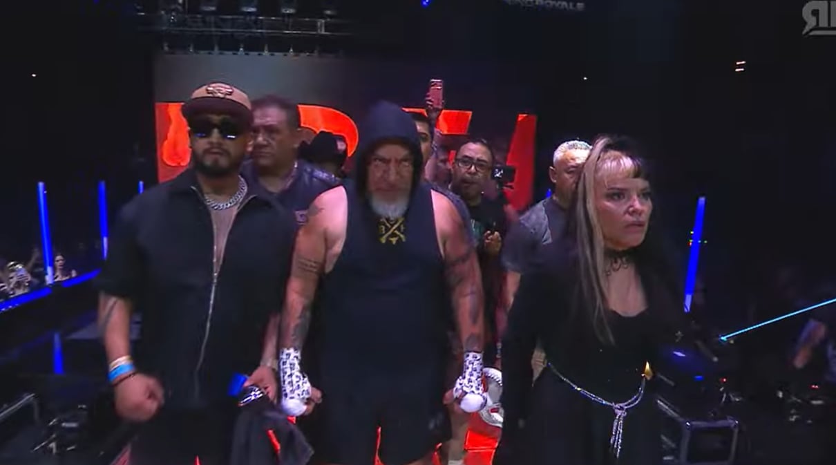 El evento Ring Royale destaca con peleas intensas y actuaciones musicales.