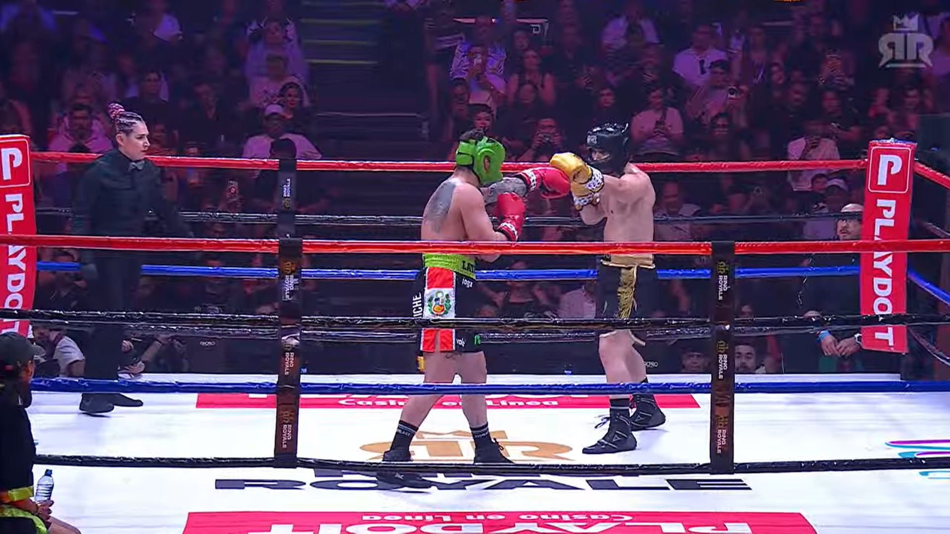 El evento Ring Royale destaca con peleas intensas y actuaciones musicales.