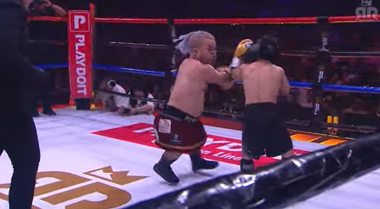 El evento Ring Royale destaca con peleas intensas y actuaciones musicales.