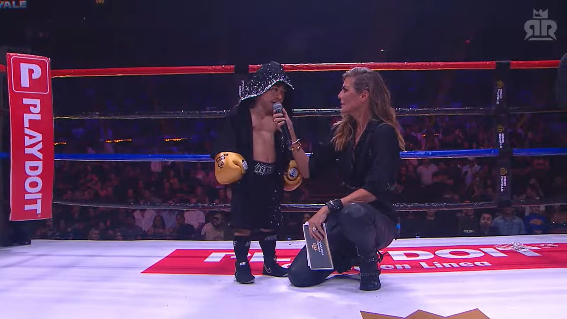 El evento Ring Royale destaca con peleas intensas y actuaciones musicales.