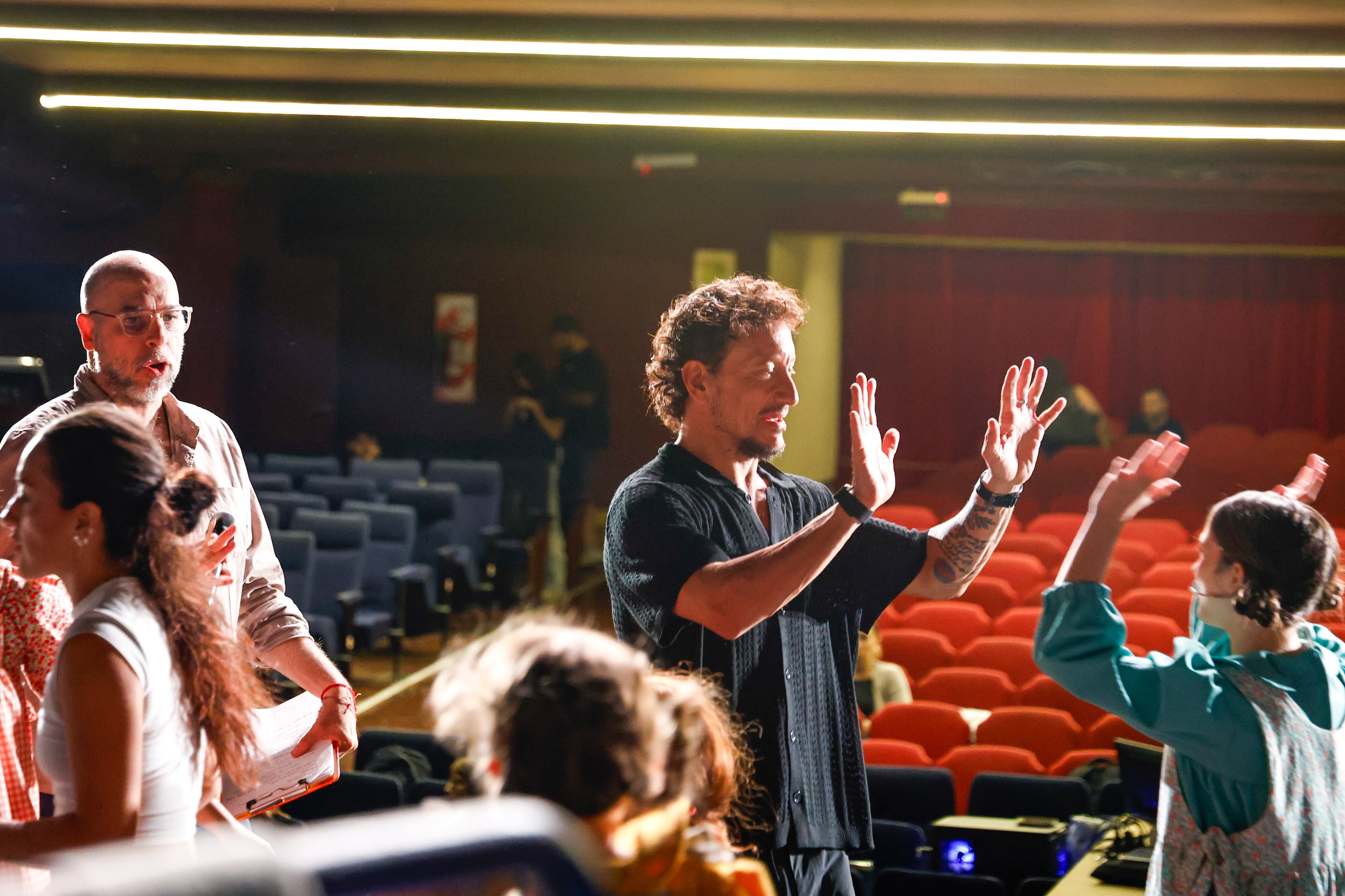 El esperado estreno de Annie reúne a grandes figuras del teatro argentino.