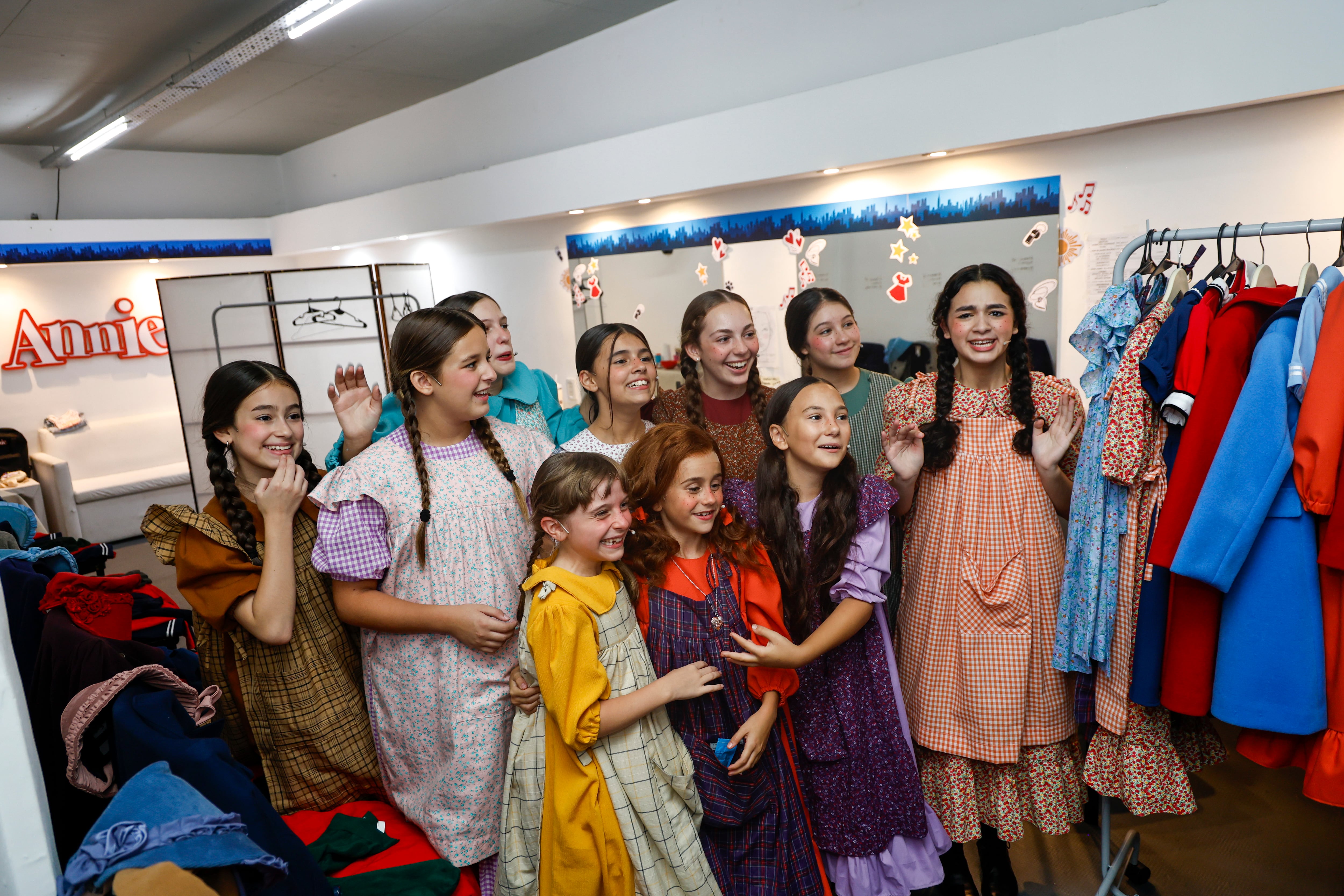 El esperado estreno de Annie reúne a grandes figuras del teatro argentino.
