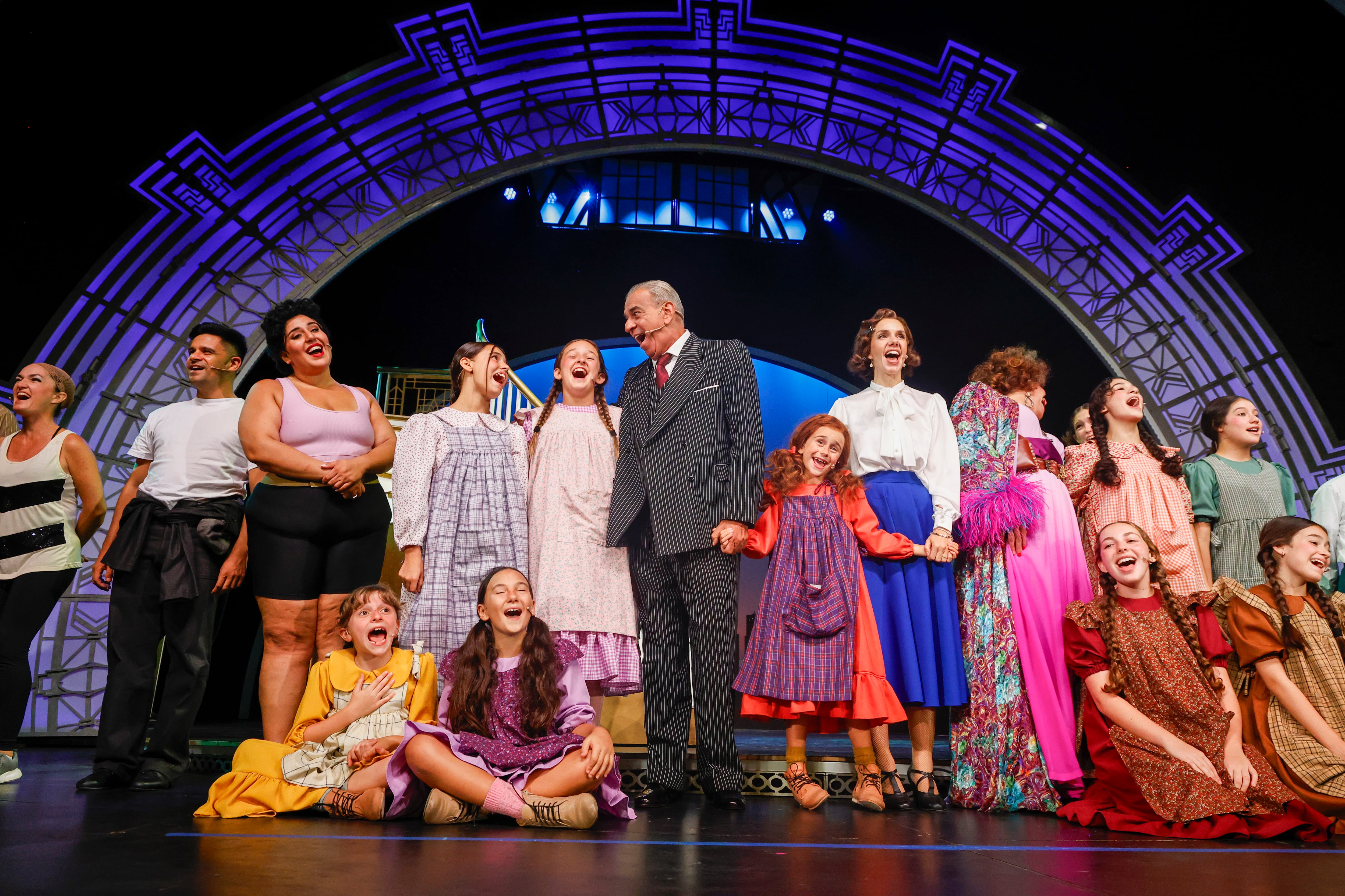 El esperado estreno de Annie reúne a grandes figuras del teatro argentino.