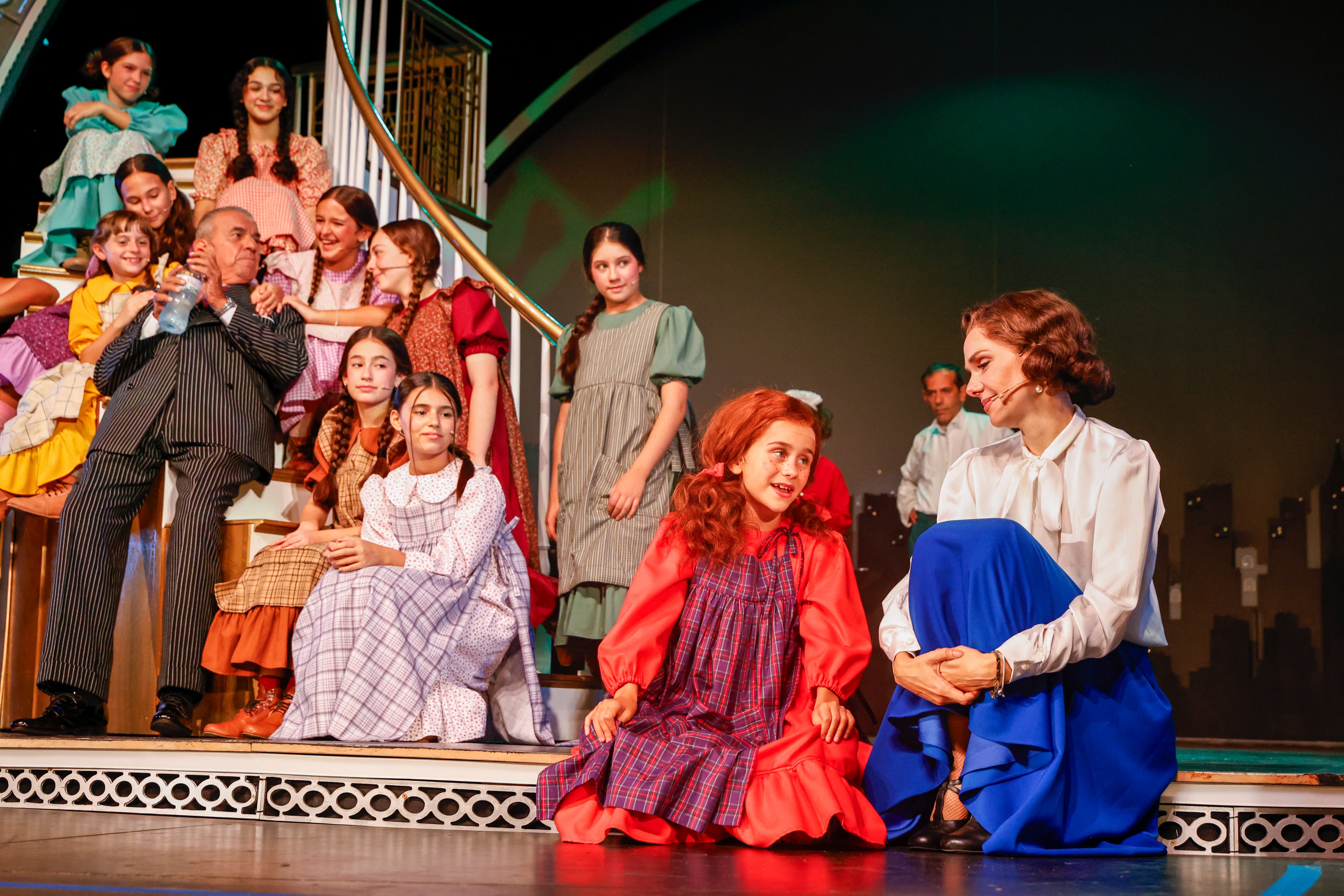 El esperado estreno de Annie reúne a grandes figuras del teatro argentino.