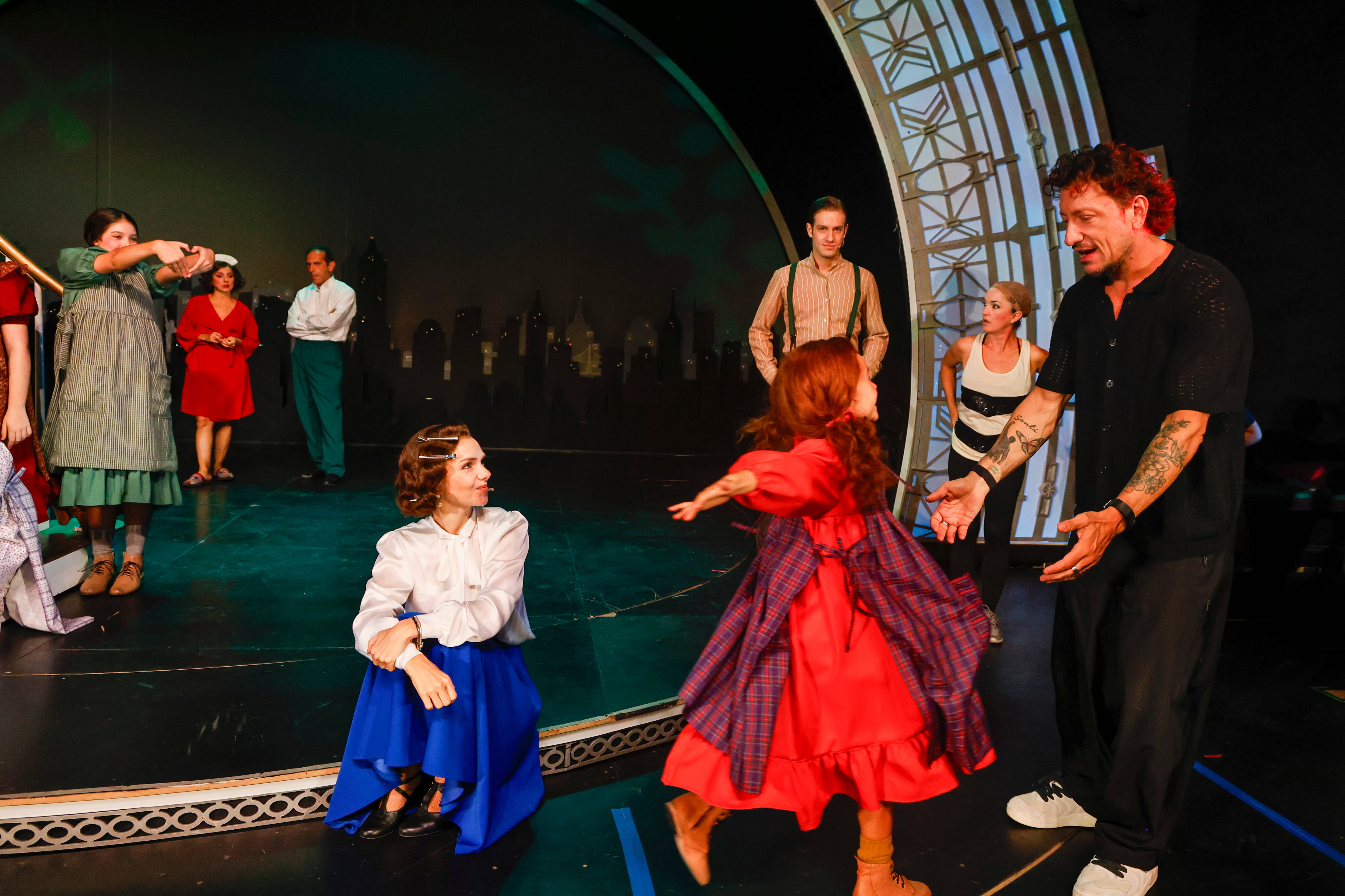 El esperado estreno de Annie reúne a grandes figuras del teatro argentino.