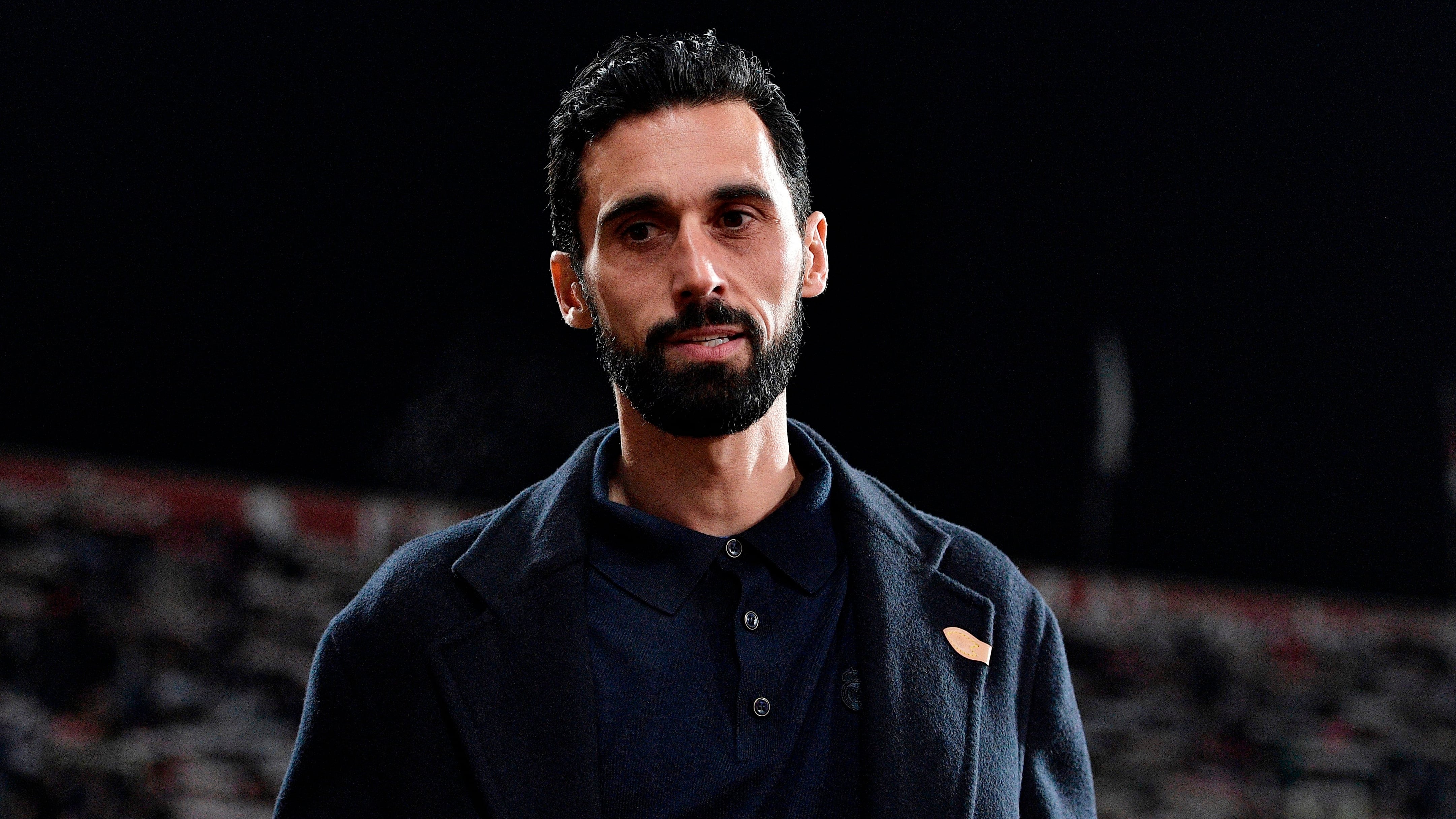 El nuevo entrenador del Real Madrid, Álvaro Arbeloa, se somete a la presión del Bernabéu tras una dura derrota.