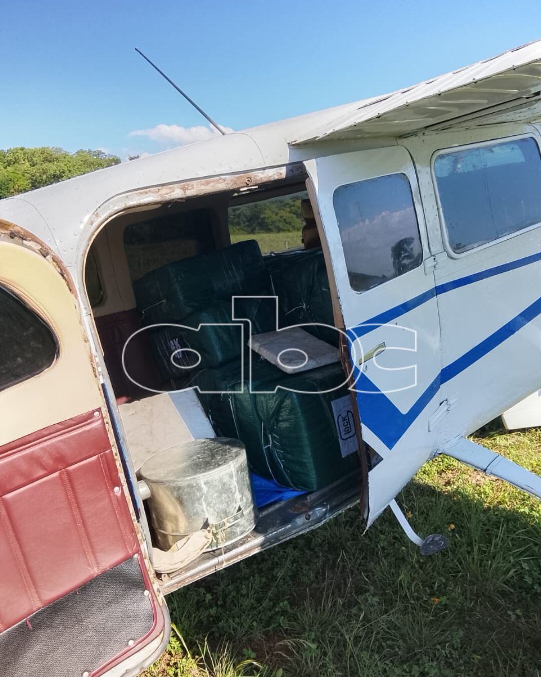 La Fuerza Aérea Paraguaya detectó una avioneta intrusa cargada de estupefacientes en Concepción.