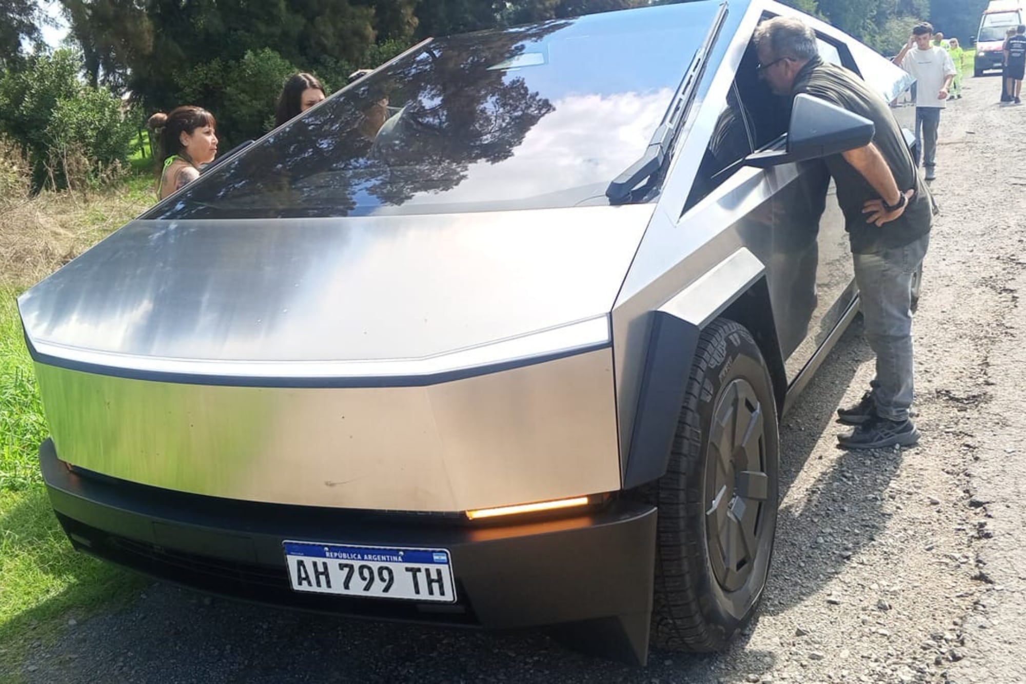 La influencer Barby Franco estuvo involucrada en un accidente de tránsito en la Ruta 3, pero no sufrió heridas graves.