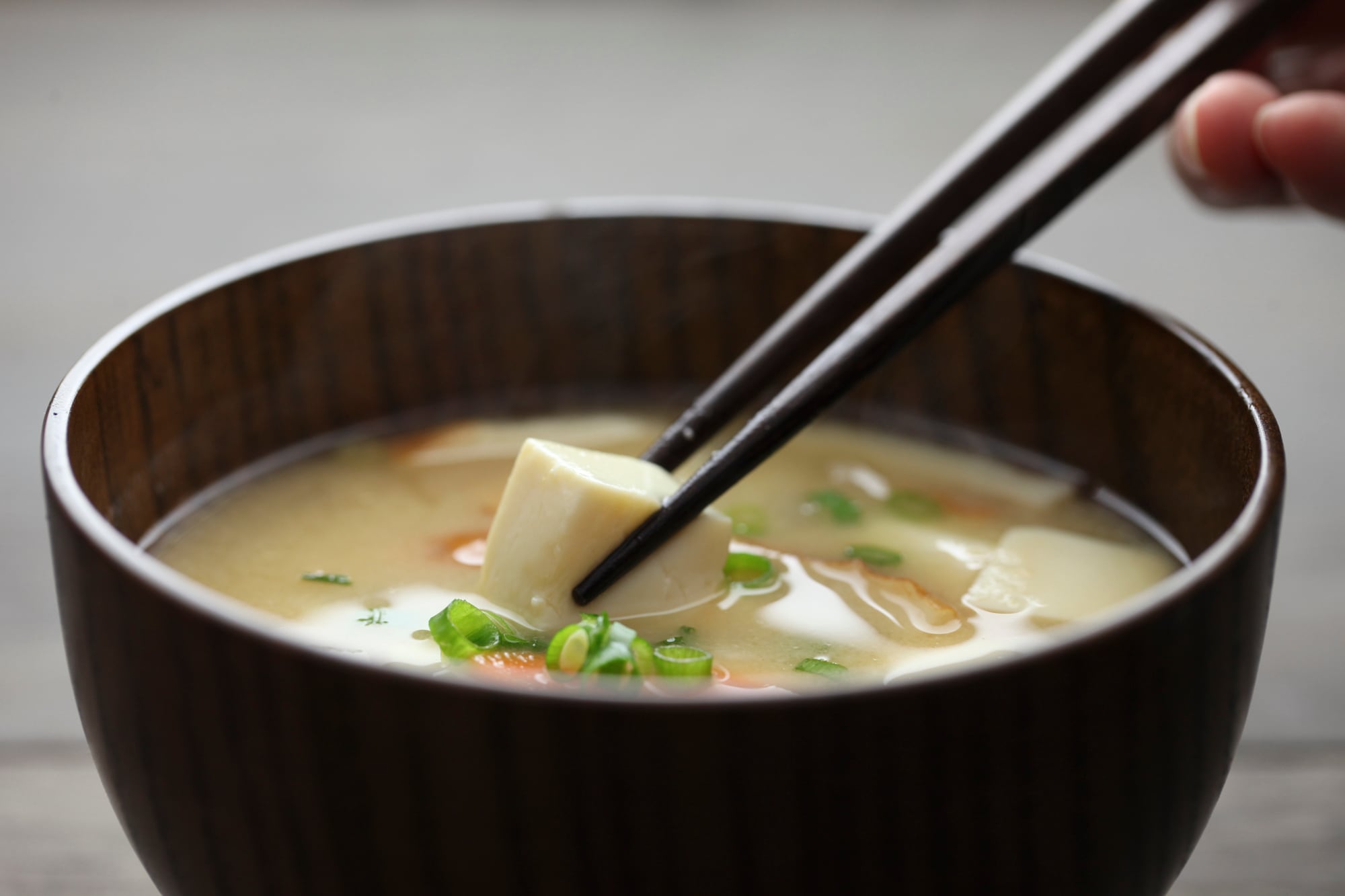 Descubre las propiedades del miso y cómo integrarlo en tu dieta diaria.