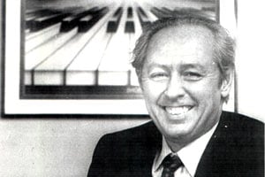 Buddy McCluskey, ícono del cuarteto Los Mac Ke Mac's, falleció a los 91 años dejando un legado musical invaluable.