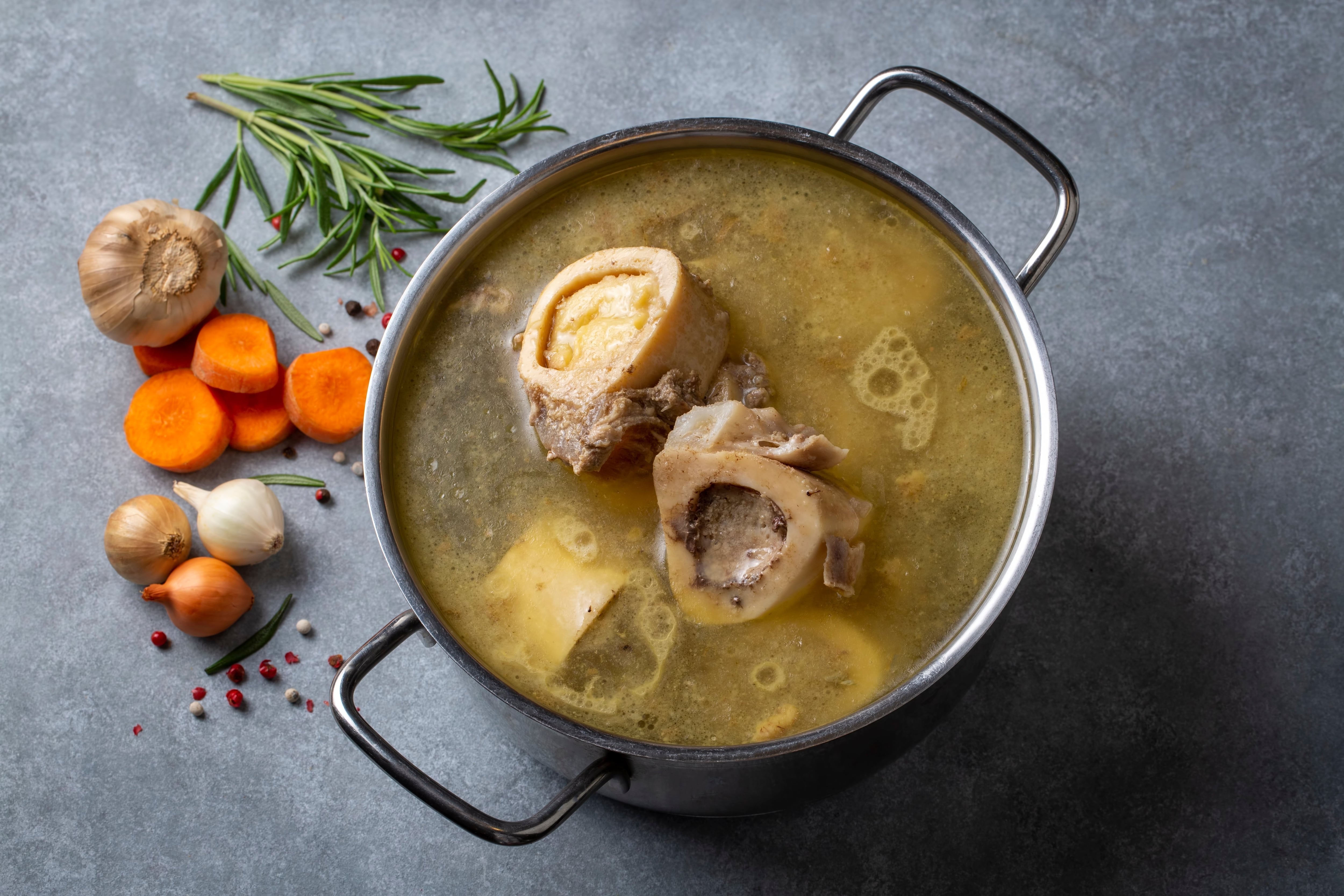 Descubre por qu&eacute; el caldo de huesos es ideal para cualquier &eacute;poca del a&ntilde;o.