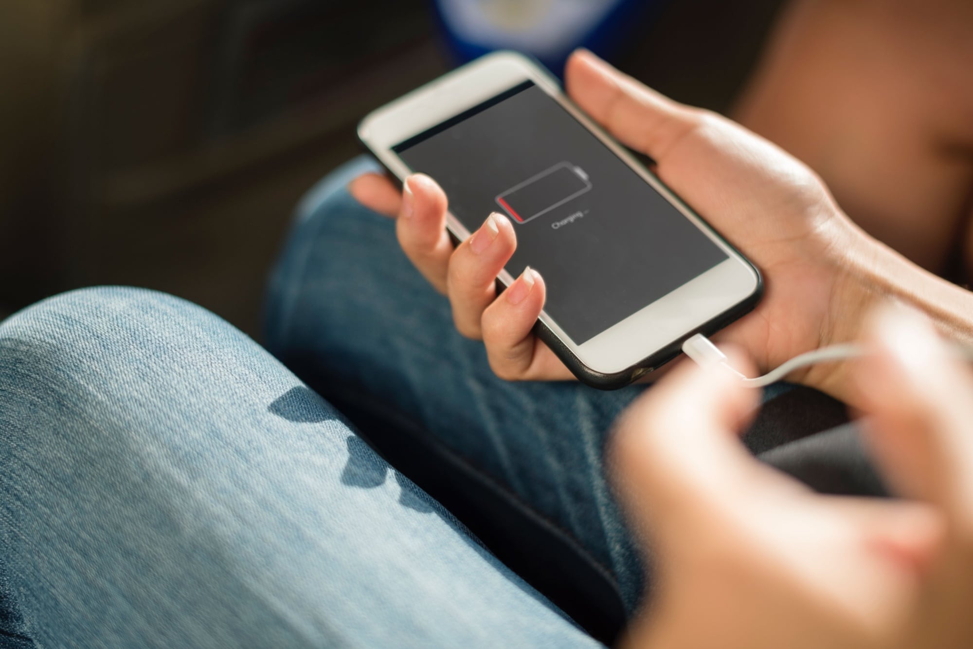 El calentamiento del cargador del celular es un problema común que puede solucionarse con buenas prácticas.