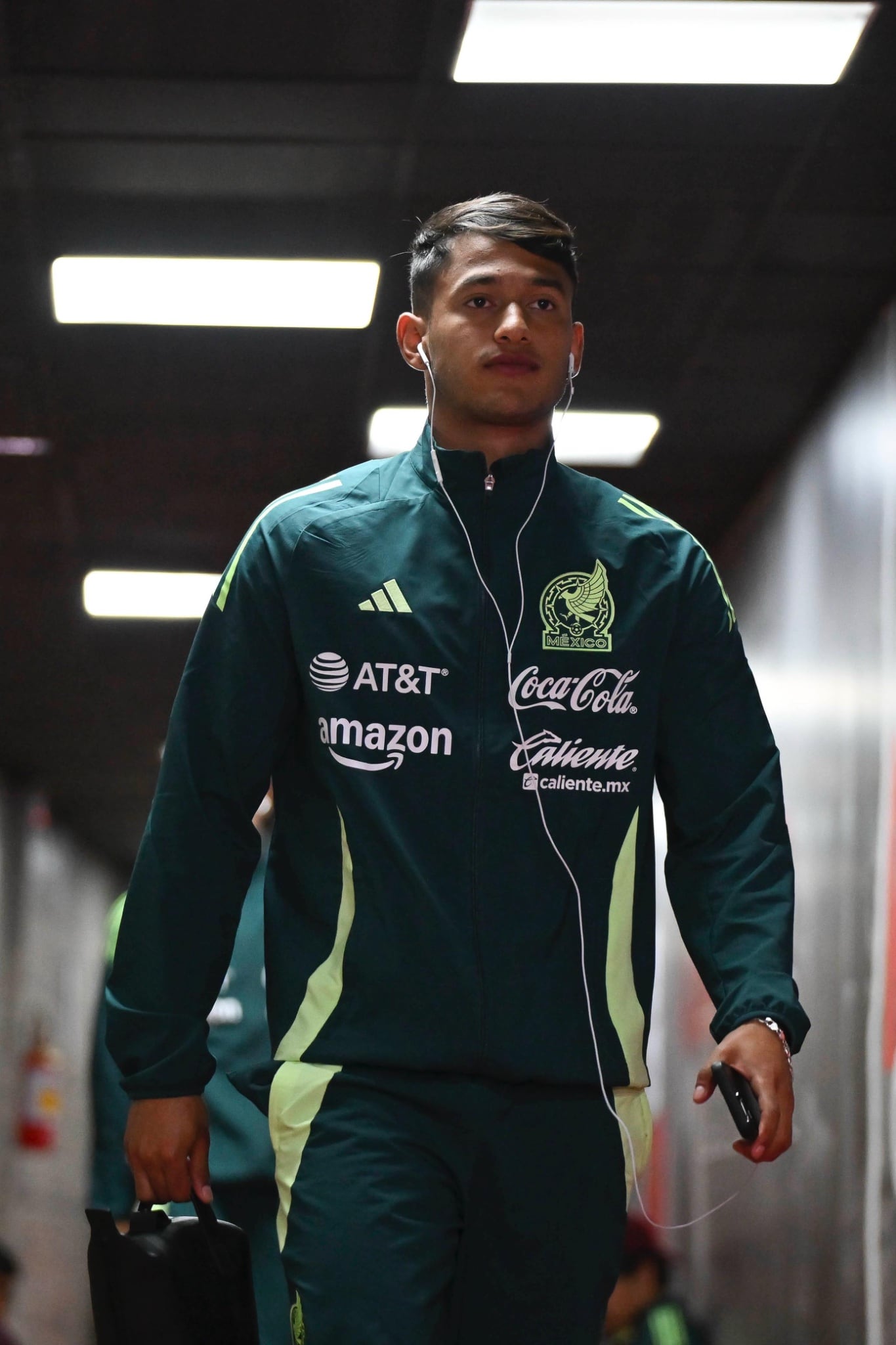 Ambos equipos buscan reforzar su defensa con el joven central de Atlético de San Luis.