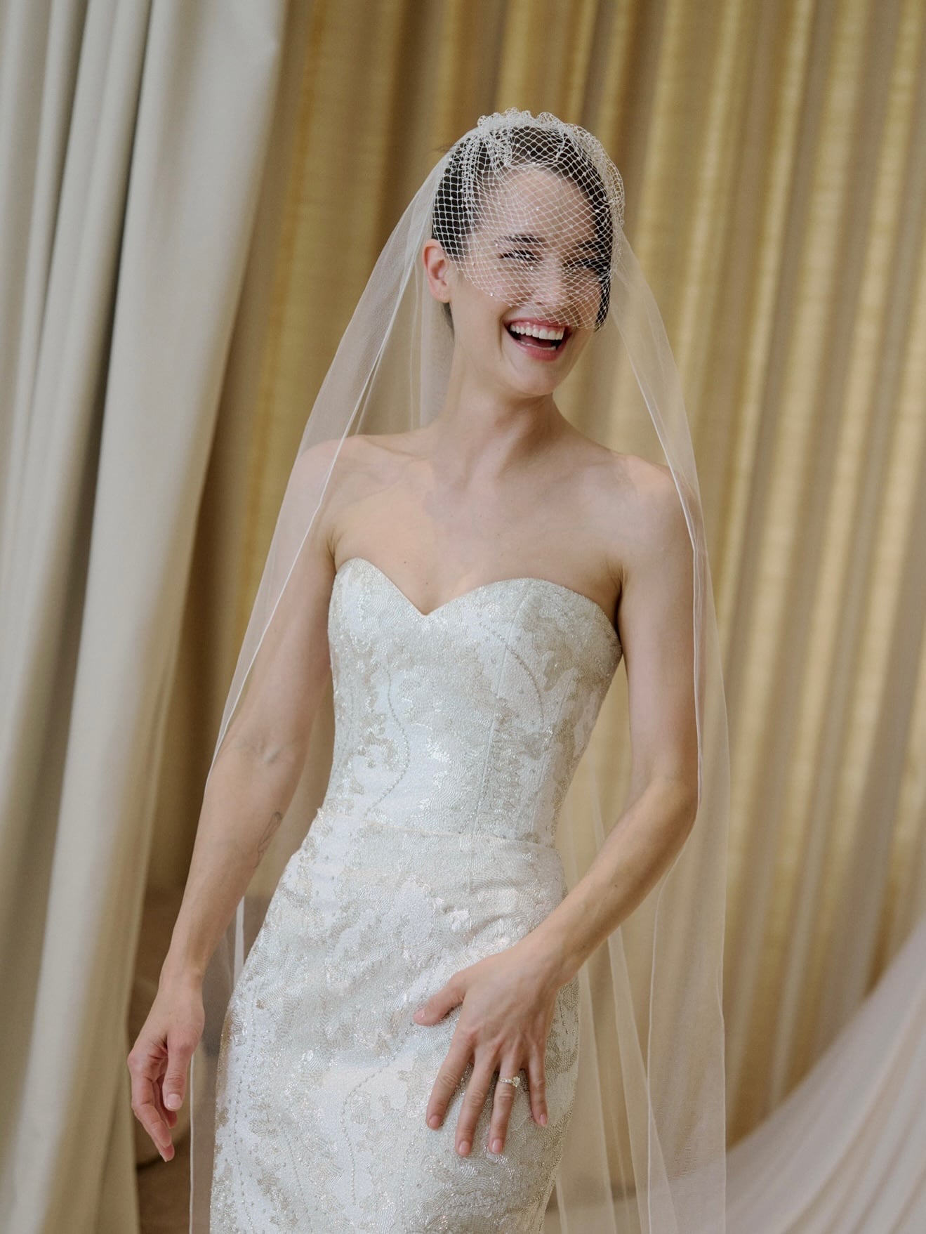 La actriz Chloë Grace Moretz anunció su compromiso con Kate Harrison tras un giro en su carrera.