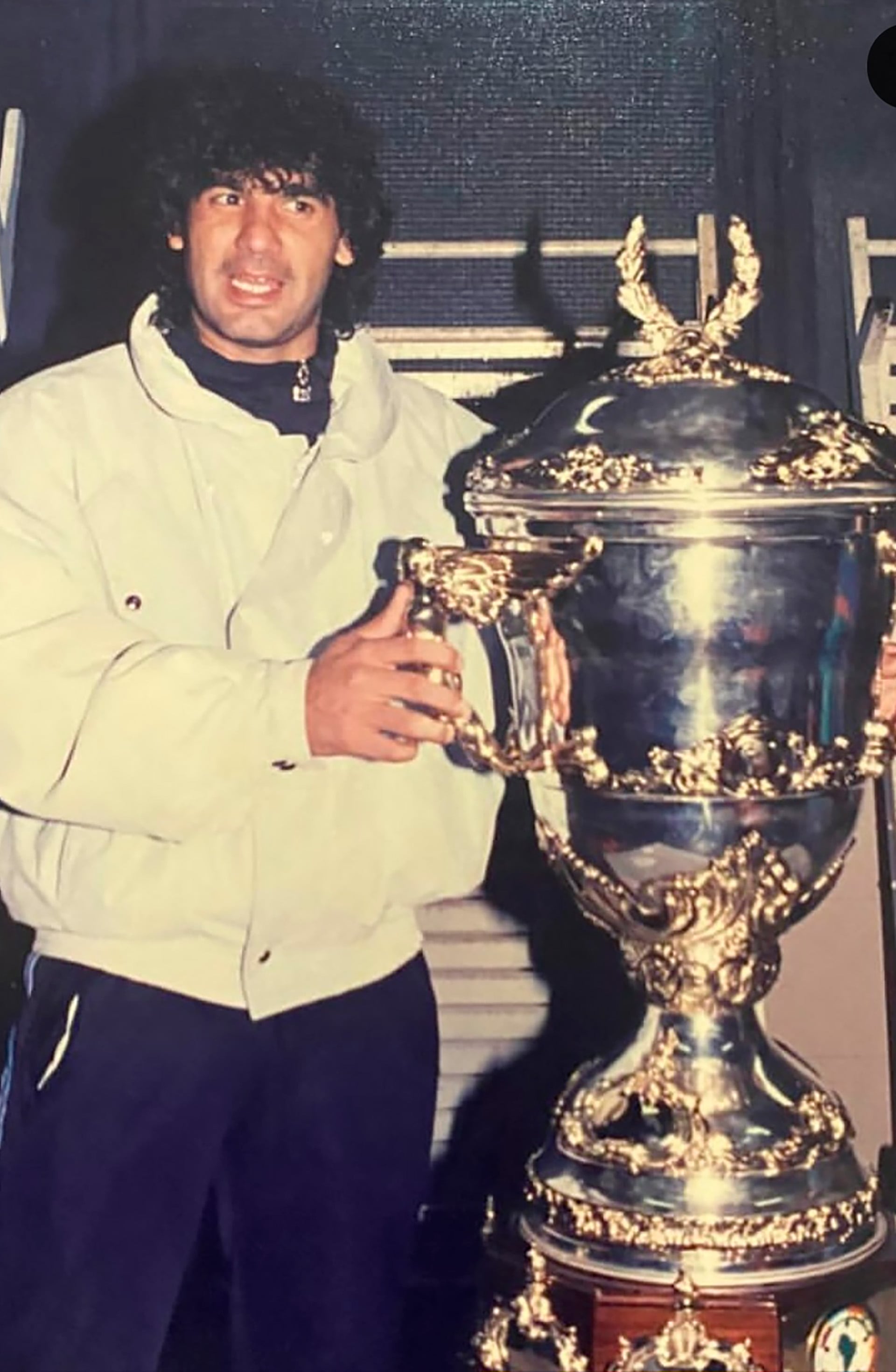 El exfutbolista uruguayo aclara la viralización de una historia falsa.