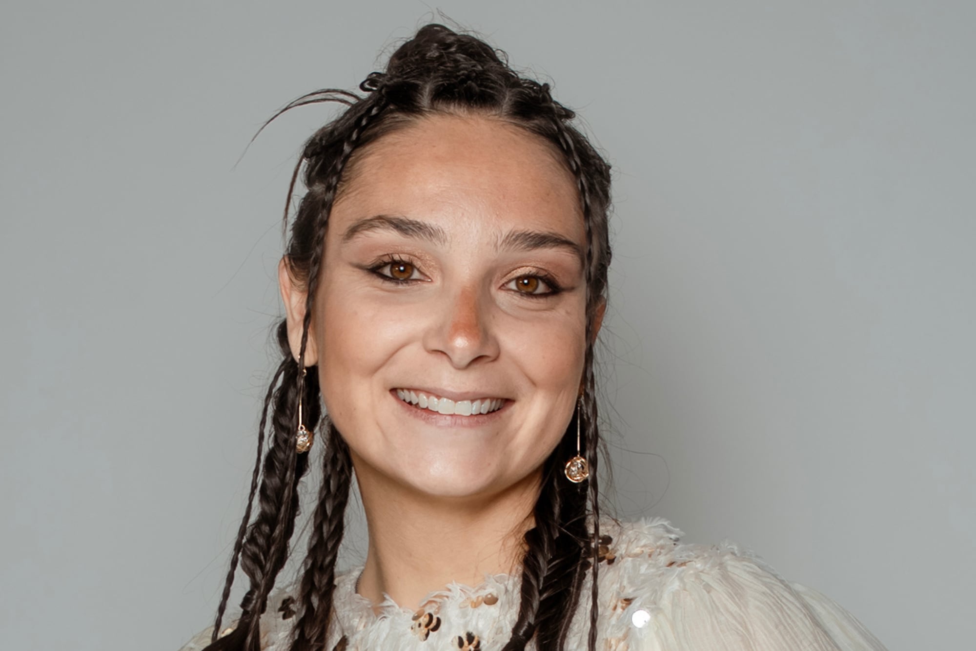 Clara Tapia brilla en La Voz Argentina y comparte su emotiva historia familiar.
