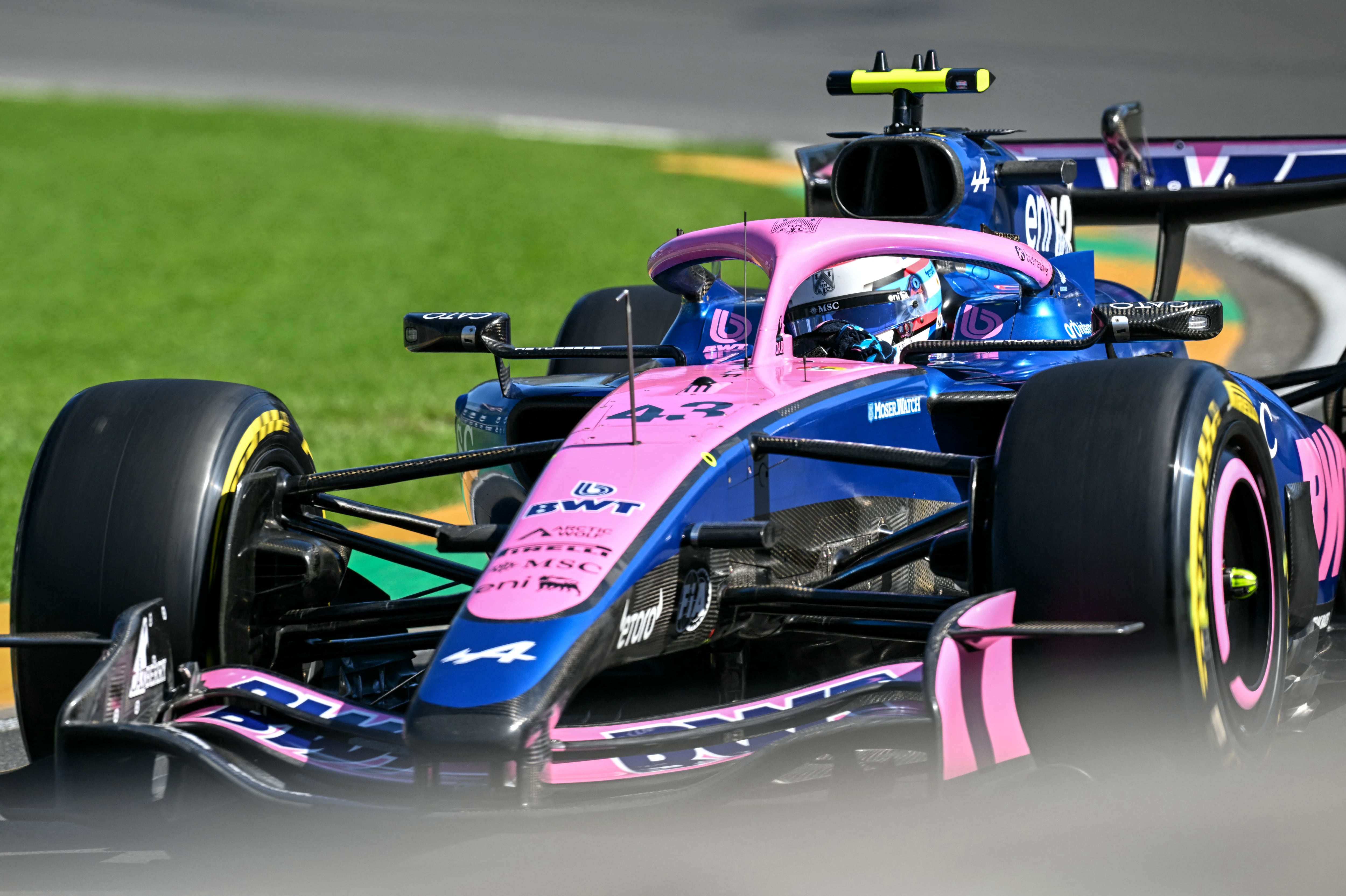 El piloto argentino Franco Colapinto busca mejorar su rendimiento en la única práctica del GP de China.