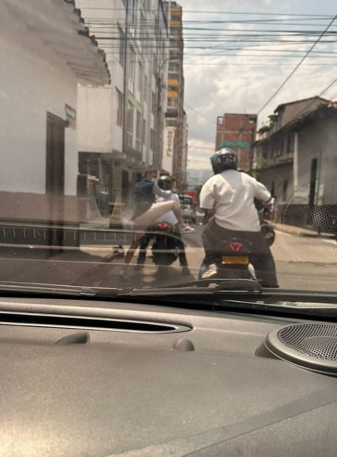 Una comerciante en Paipa se enfrentó a cuatro asaltantes armados, frustrando el robo en su tienda.