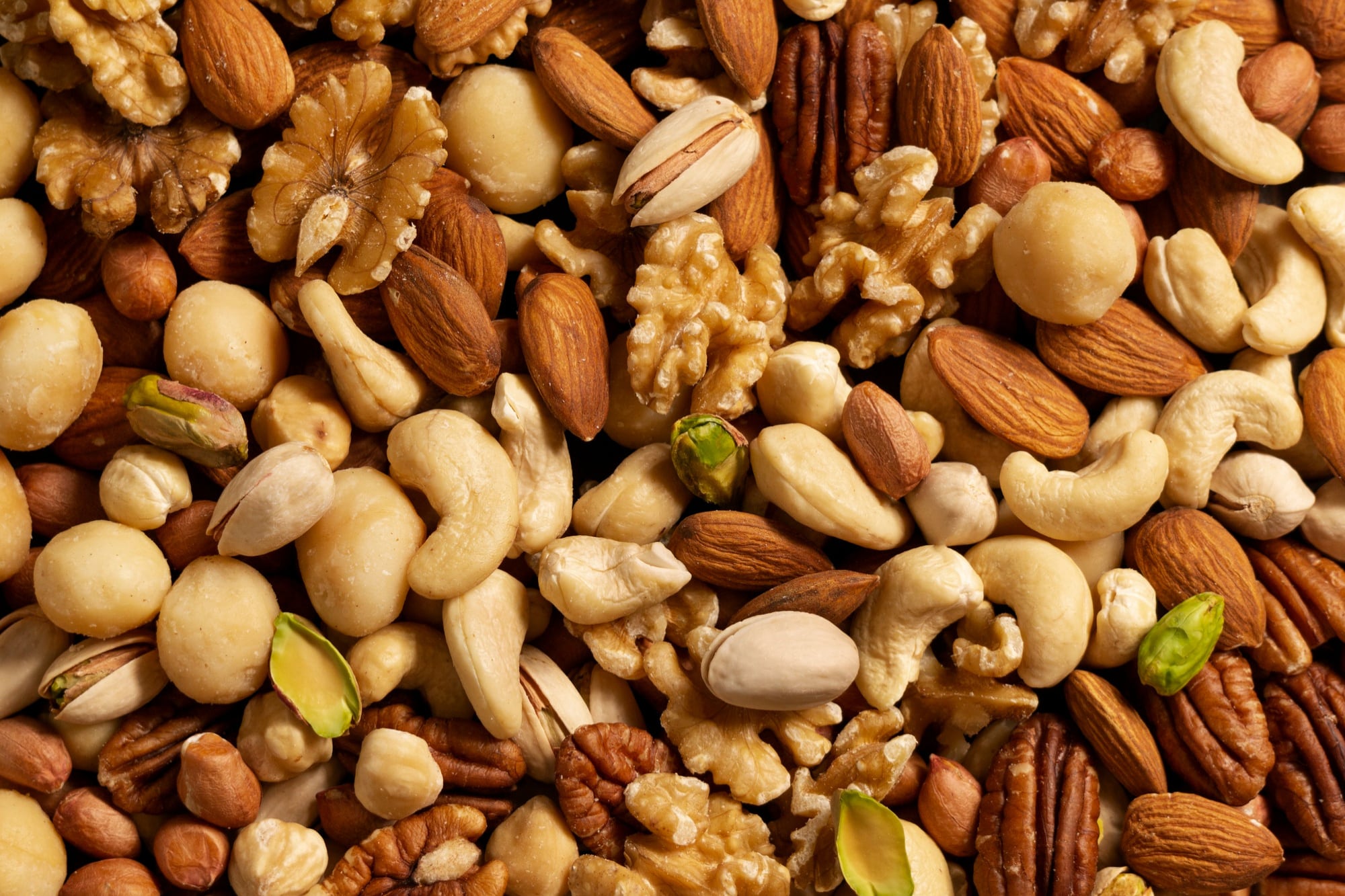 Descubre las mejores formas de almacenar frutos secos para preservar su frescura y sabor.