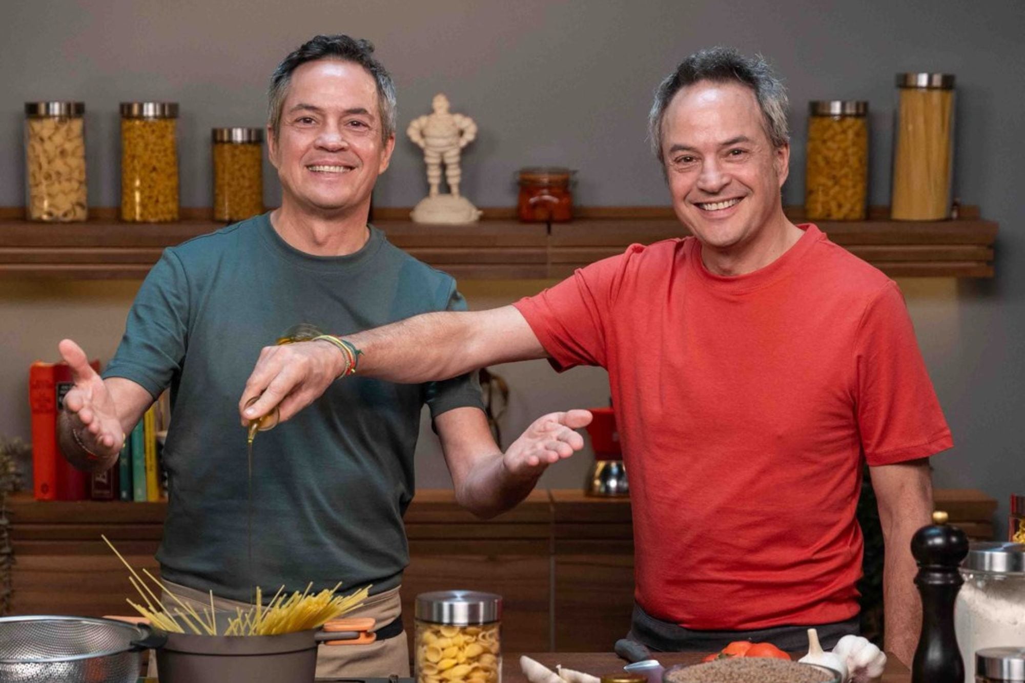 Los chefs Sergio y Javier Torres revelan un método para un pollo al horno perfecto.