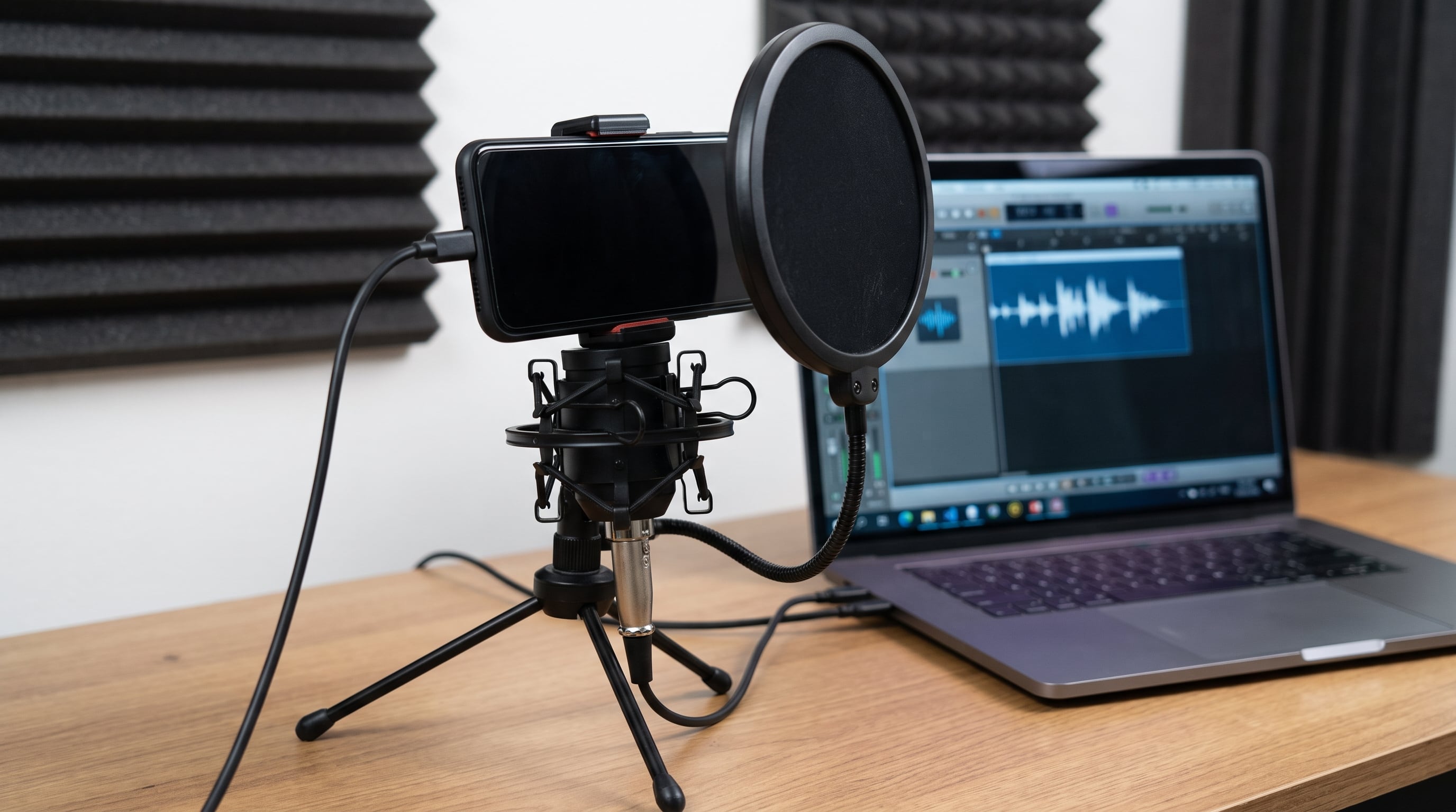 Transformar un celular en micrófono mejora la calidad de audio en videollamadas y grabaciones.