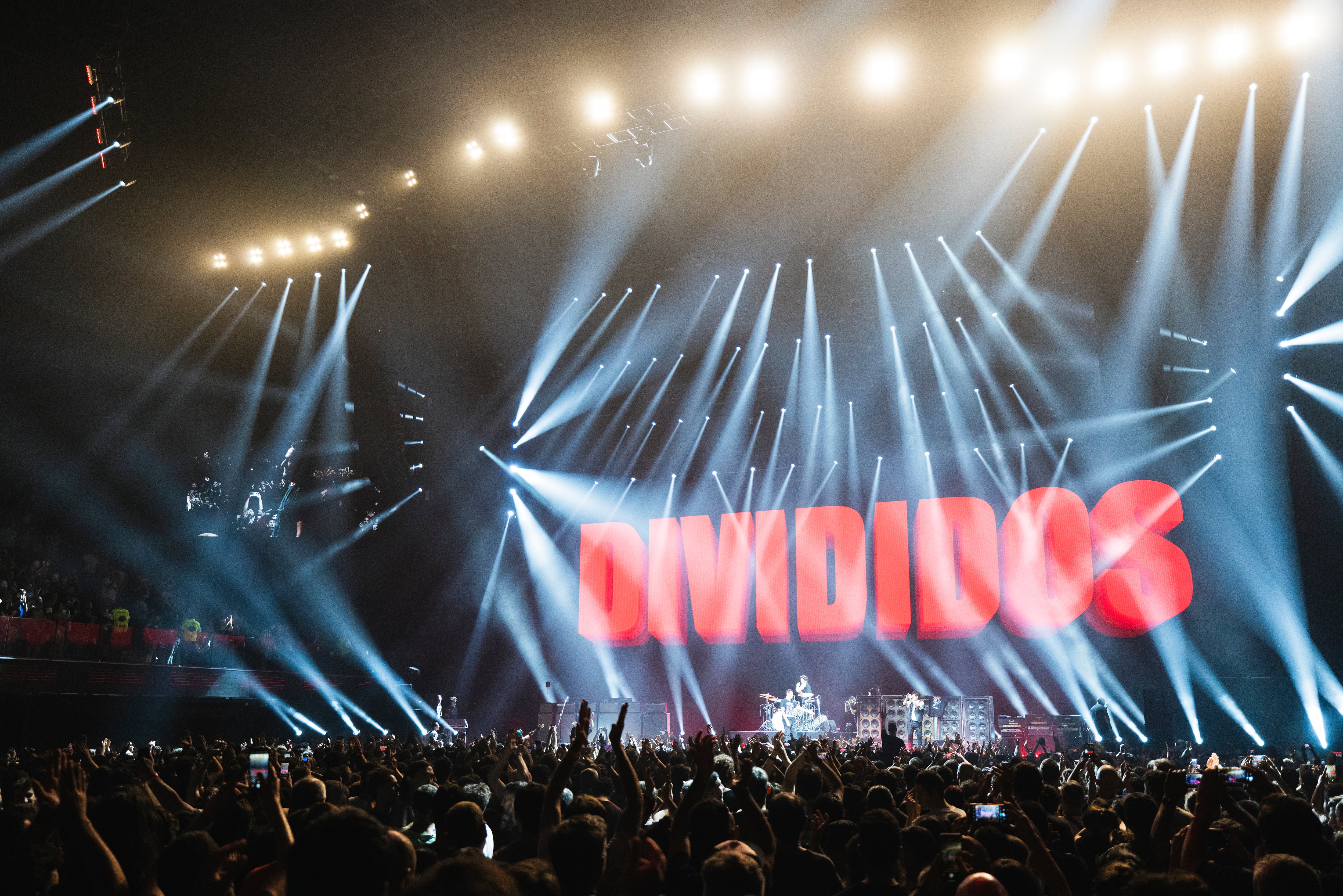 El festival en Córdoba presenta a grandes músicos como Fito Páez y Divididos.