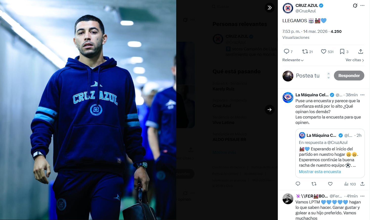 Cruz Azul domina a Pumas en la primera parte del partido en el Olímpico Universitario.