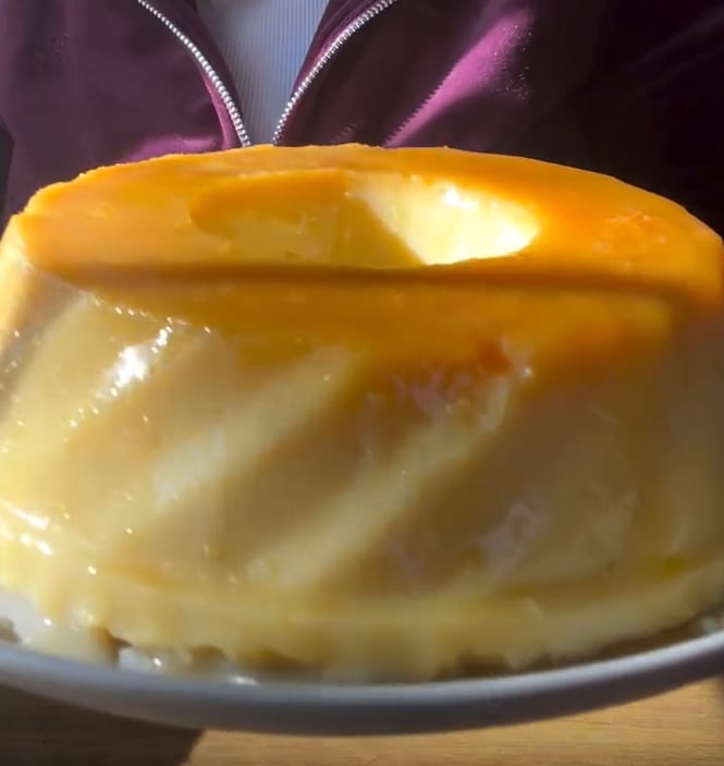Descubre cómo hacer un postre de polenta con caramelo irresistible.