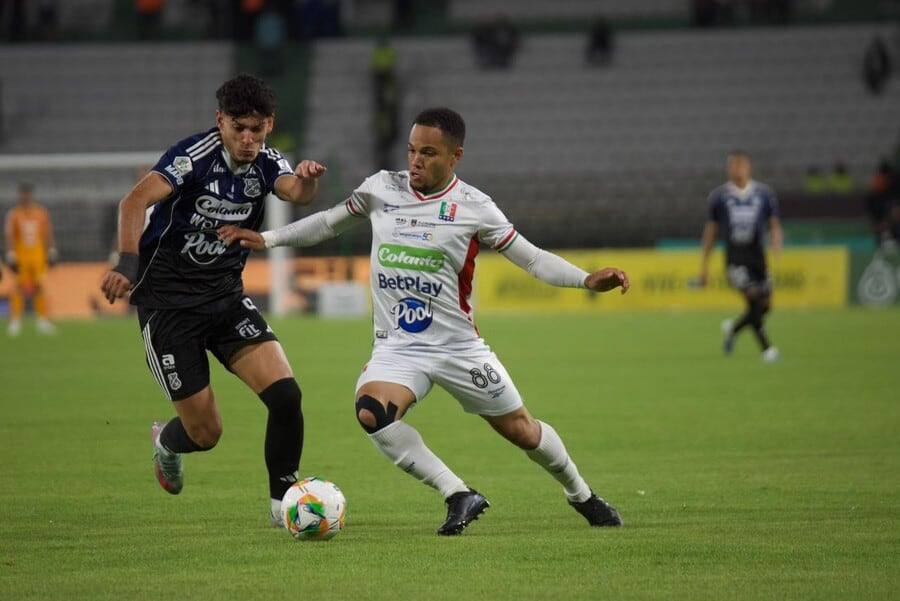 Cali venció 2-1 al Junior en Barranquilla y asegura su lugar entre los ocho primeros.