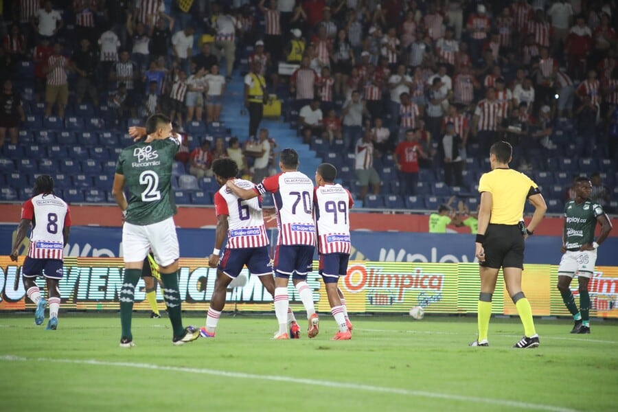 Cali venció 2-1 al Junior en Barranquilla y asegura su lugar entre los ocho primeros.