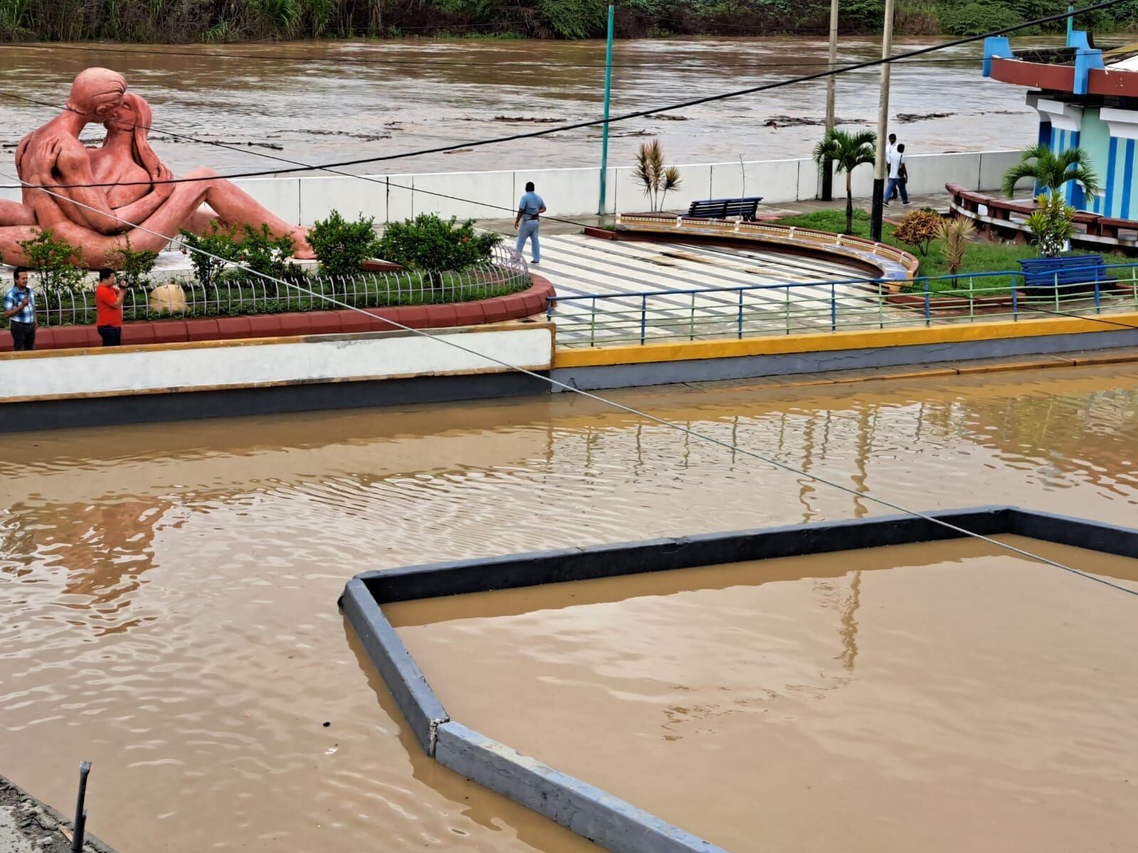 El desborde del río Tumbes ha dejado a 200 familias en crisis tras intensas lluvias.