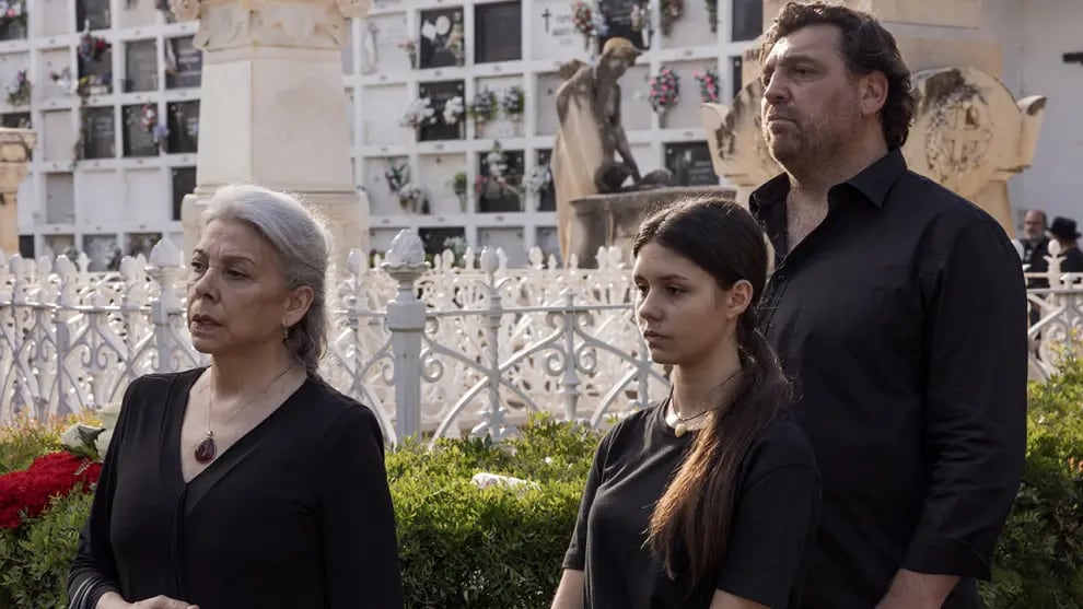 La miniserie 'Dos Tumbas' de Netflix es un thriller emocionante que atrapa desde el primer capítulo.