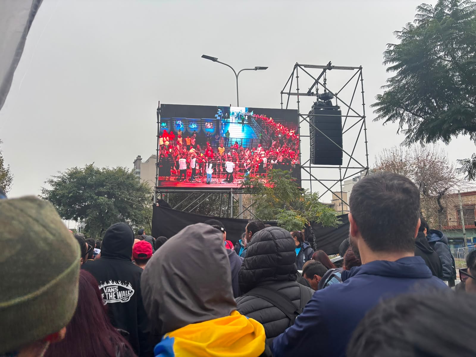 Miles de fanáticos se reúnen para rendir homenaje al emblemático líder de Patricio Rey y sus Redonditos de Ricota.