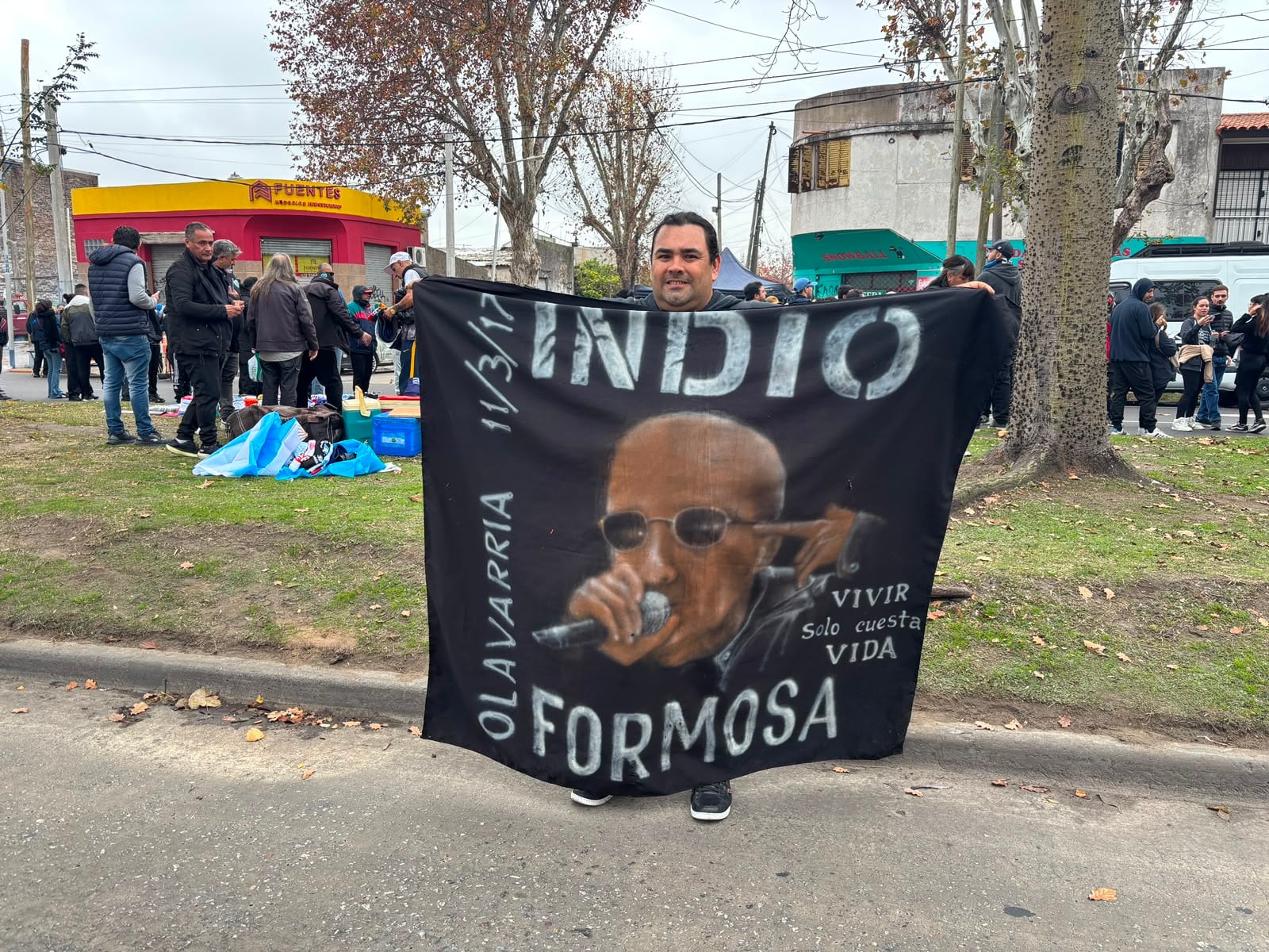 Miles de fanáticos se reúnen para rendir homenaje al emblemático líder de Patricio Rey y sus Redonditos de Ricota.