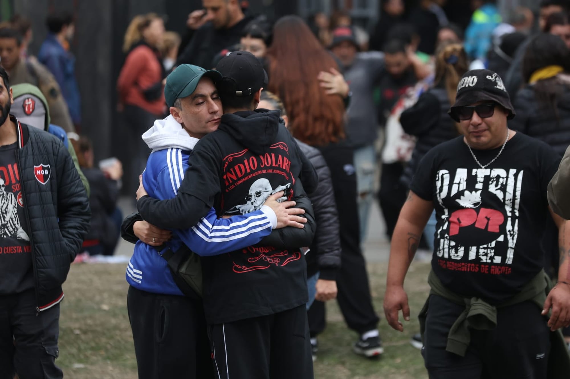 Miles de fanáticos se reúnen para rendir homenaje al emblemático líder de Patricio Rey y sus Redonditos de Ricota.