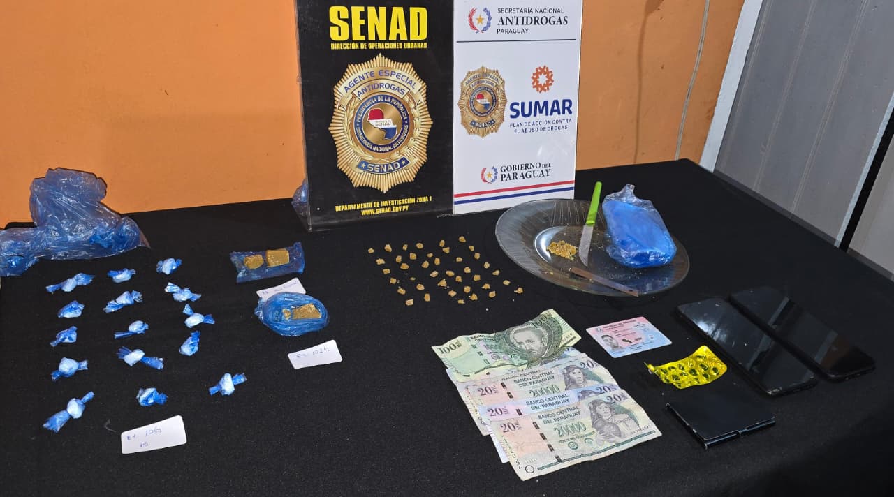 La SENAD llevó a cabo un allanamiento en Asunción y arrestó a dos hombres vinculados a la barra de Olimpia.