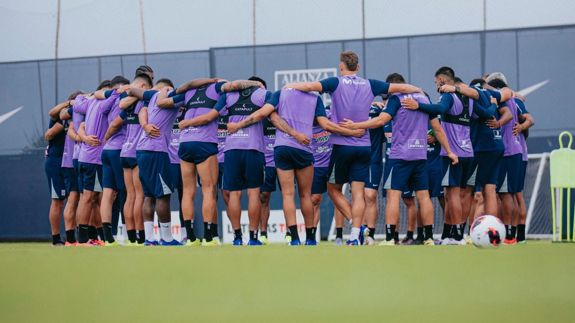 Eduardo Ledesma habló sobre las bajas de Zambrano y Peña en la previa del encuentro con Alianza Lima.