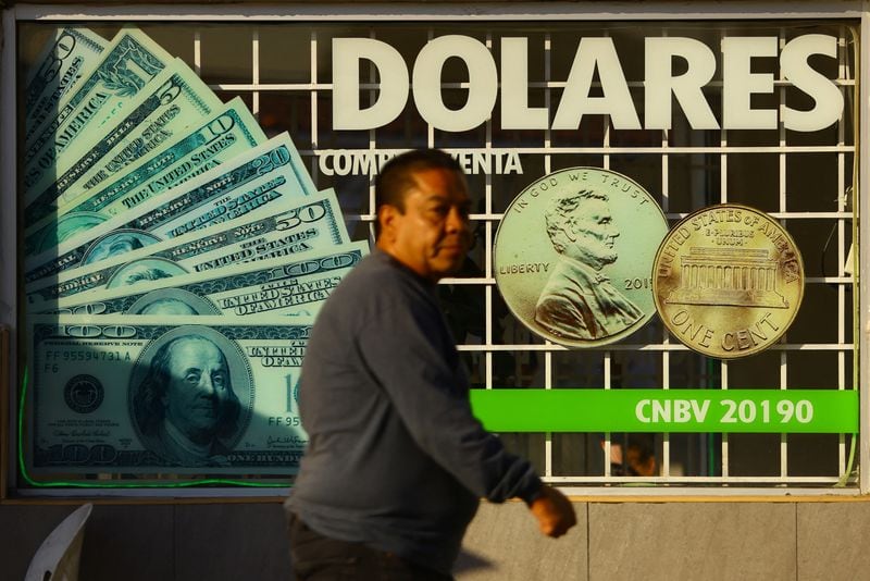 El dólar en Colombia baja a $4.152,93, pero aún se muestra caro debido a la guerra comercial.
