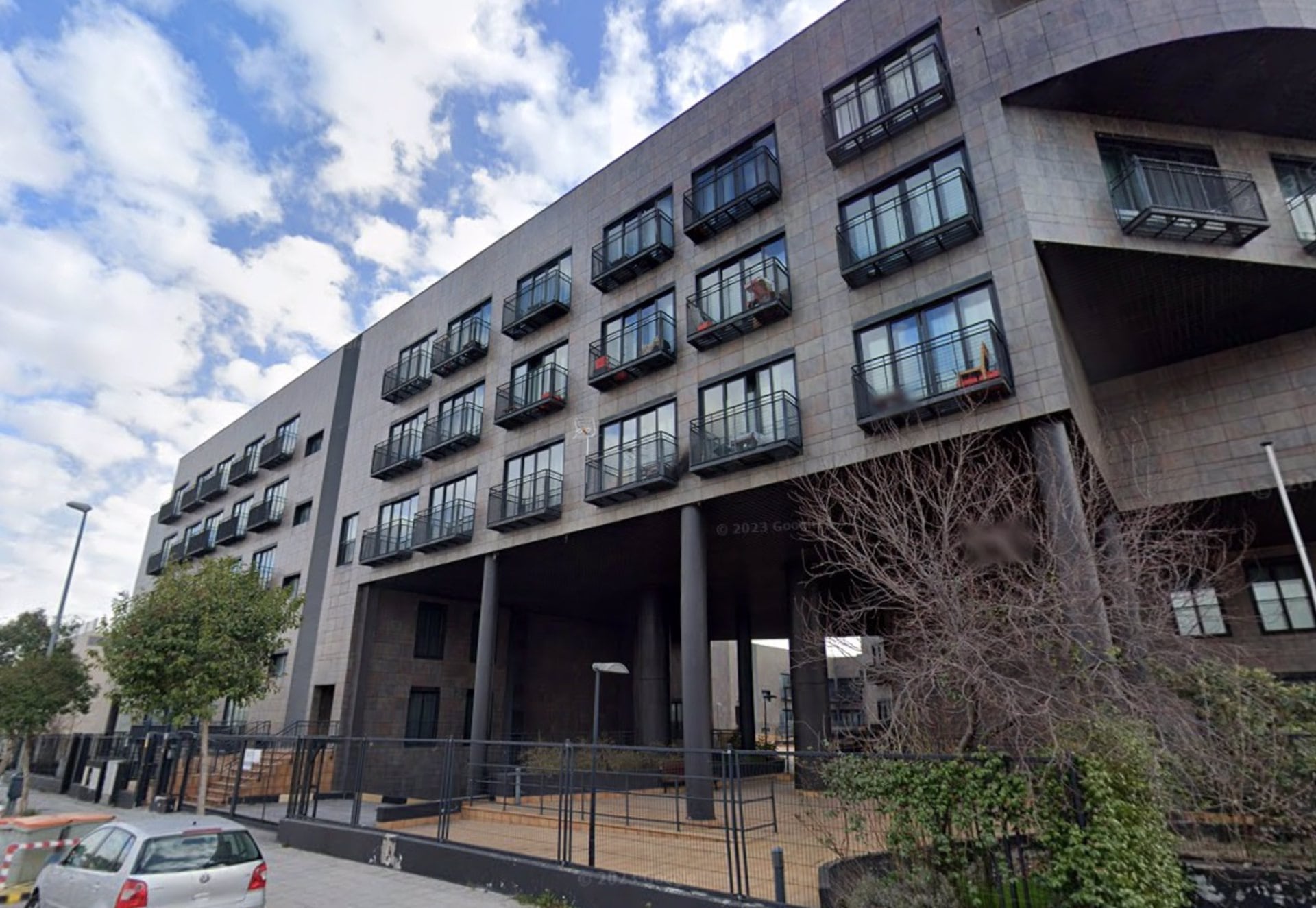 El 'Hotel Okupa' en Madrid se ha convertido en un foco de violencia y crimen, tras un asesinato reciente.