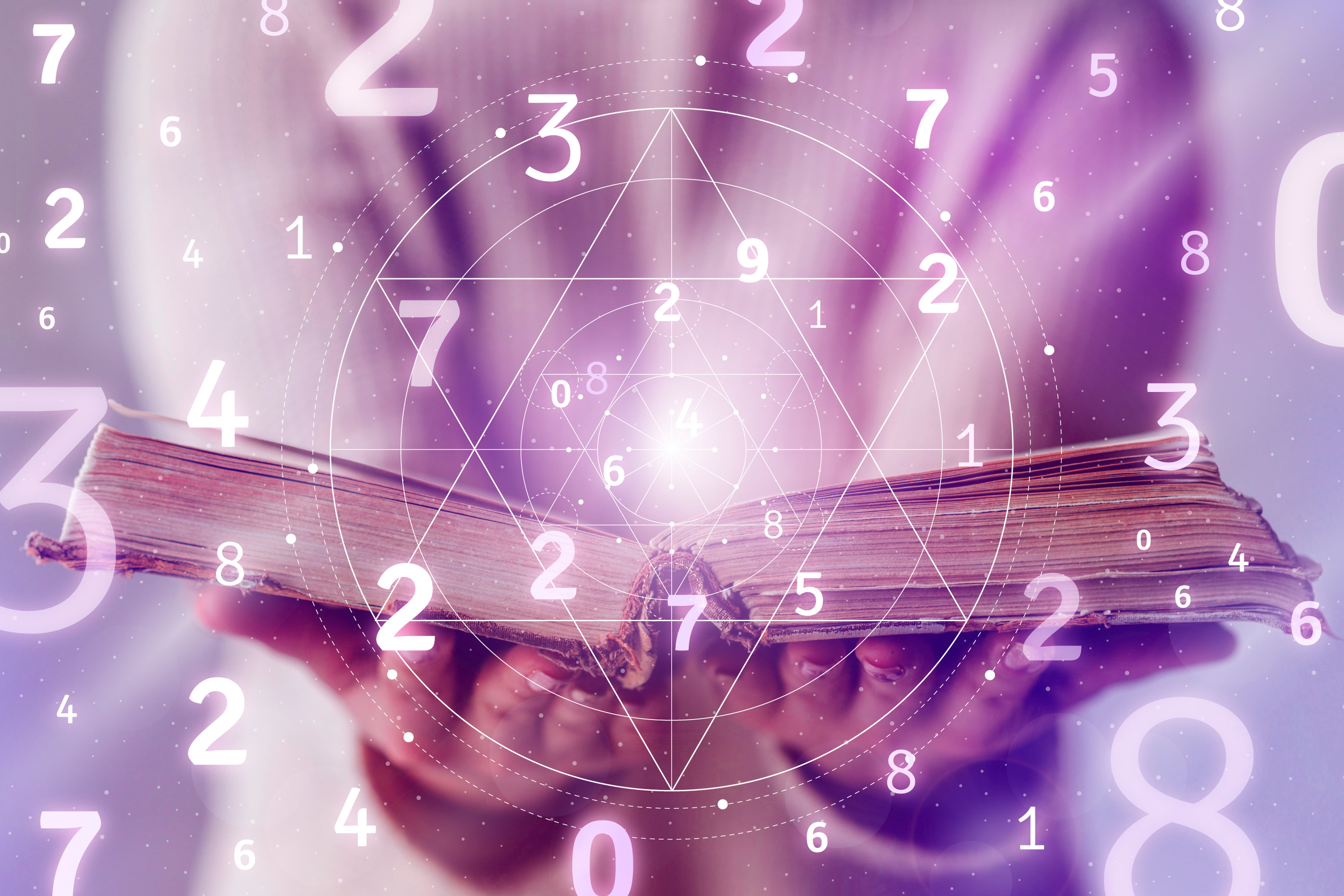 El número 777 simboliza guía espiritual y conexión con lo divino.