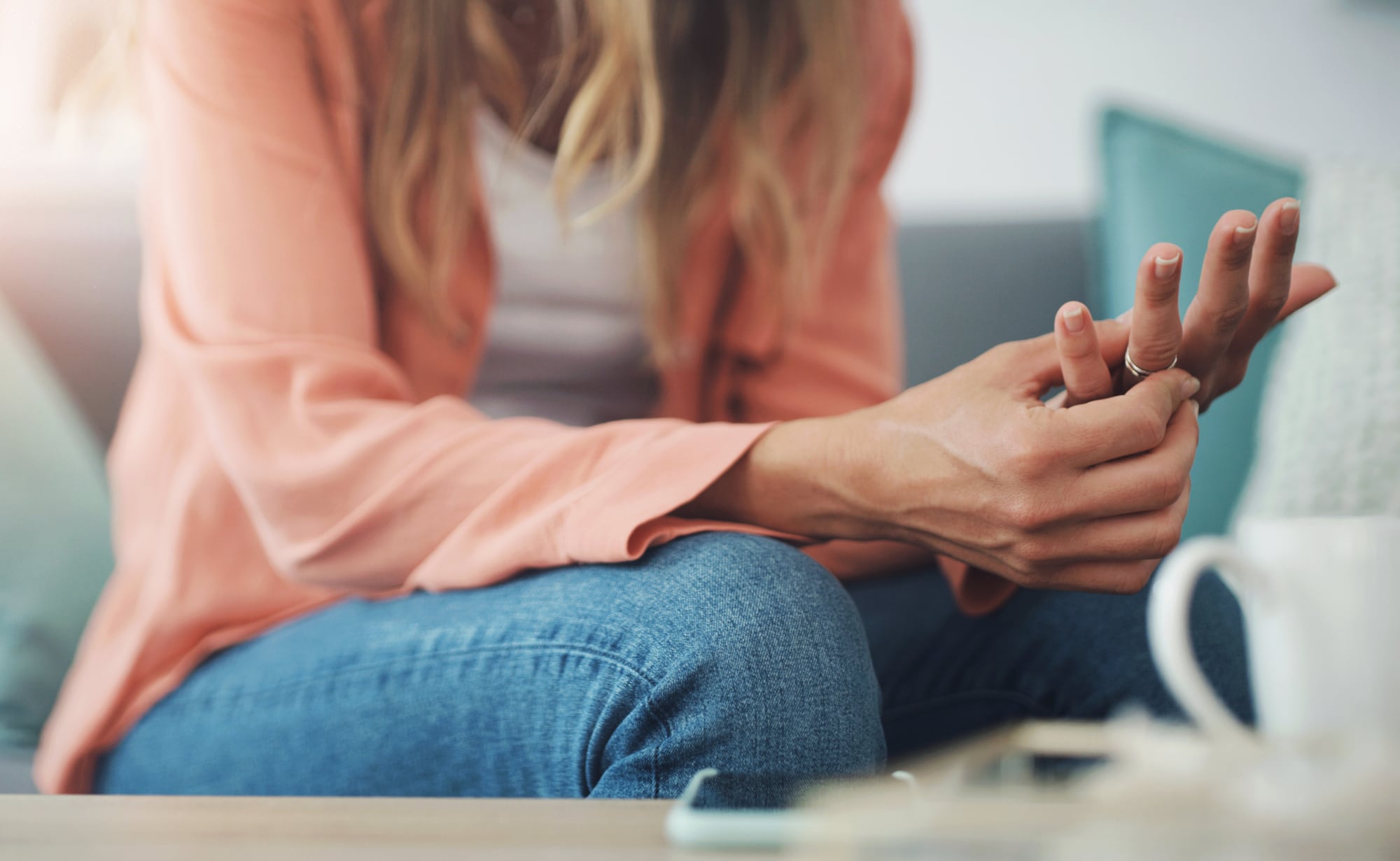 Explora la psicolog&iacute;a detr&aacute;s de quienes se enamoran de personas comprometidas.