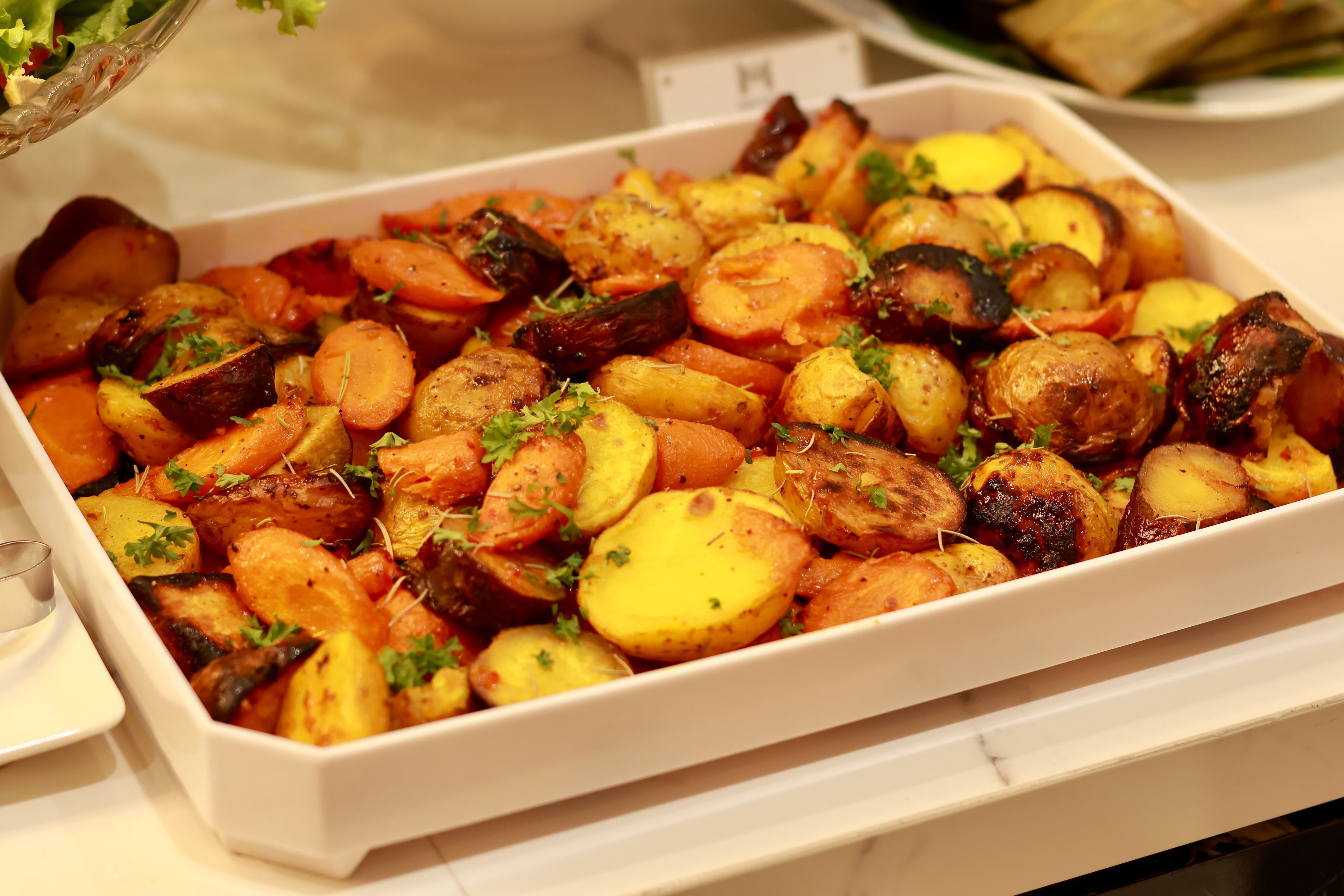 Descubre c&oacute;mo lograr papas al horno perfectas y crocantes sin usar mucho aceite.
