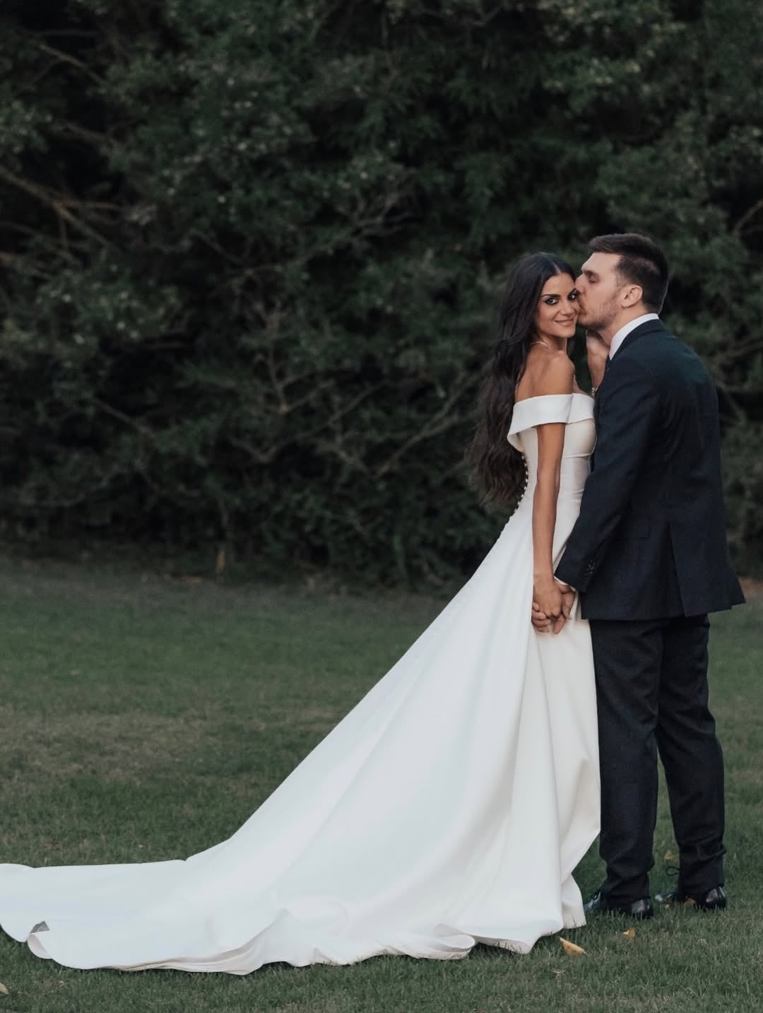 La influencer y el empresario celebraron su casamiento rodeados de famosos y un ambiente mediterráneo.