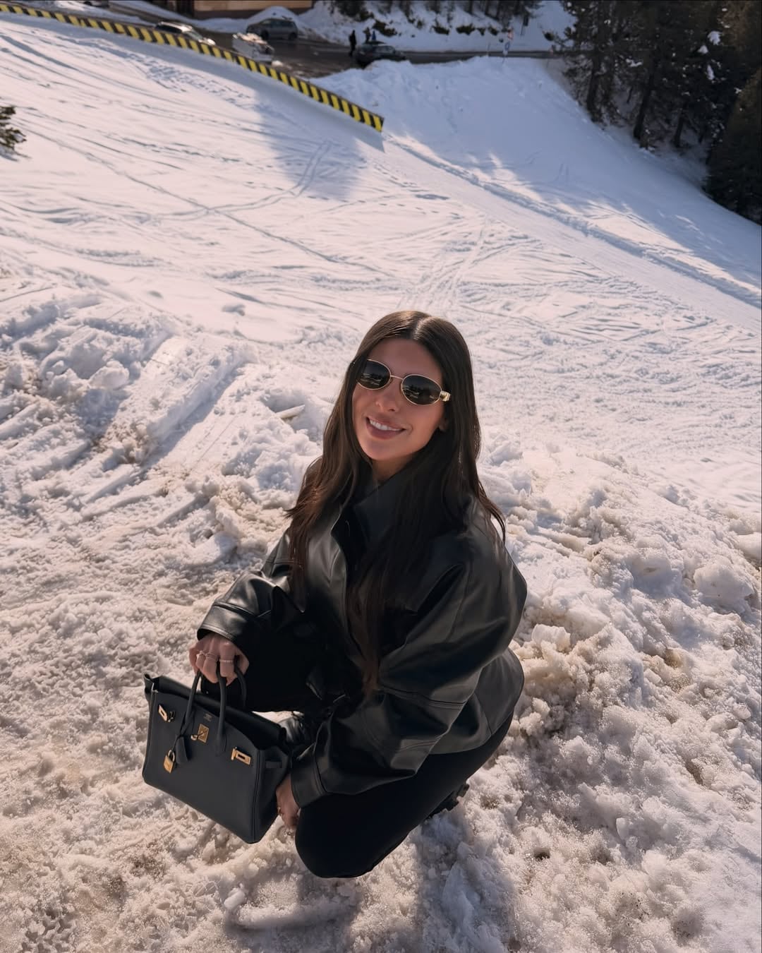 La pareja disfrutó de días libres en un destino de montaña lleno de nieve.