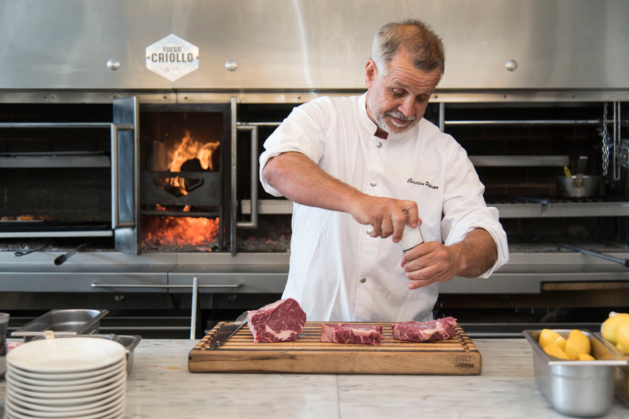 El chef Christian Petersen presenta evolución favorable tras ser trasladado a Buenos Aires.