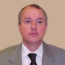 Armando Esp&iacute;nola Wiezell fue asaltado en su hogar por delincuentes que usaron un enga&ntilde;o.