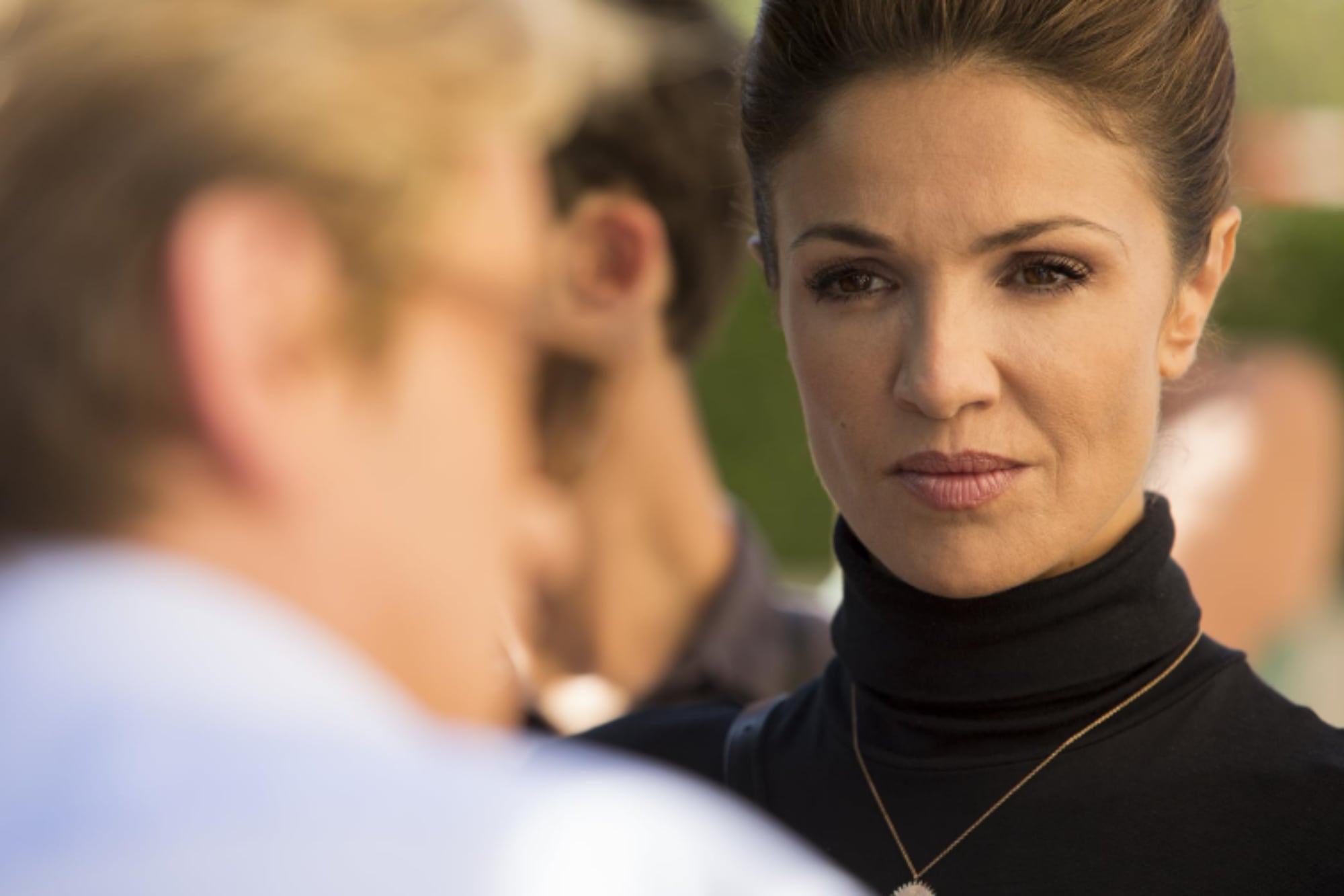 La reconocida actriz Nadia Farès murió a los 57 años tras un accidente en una pileta en París.