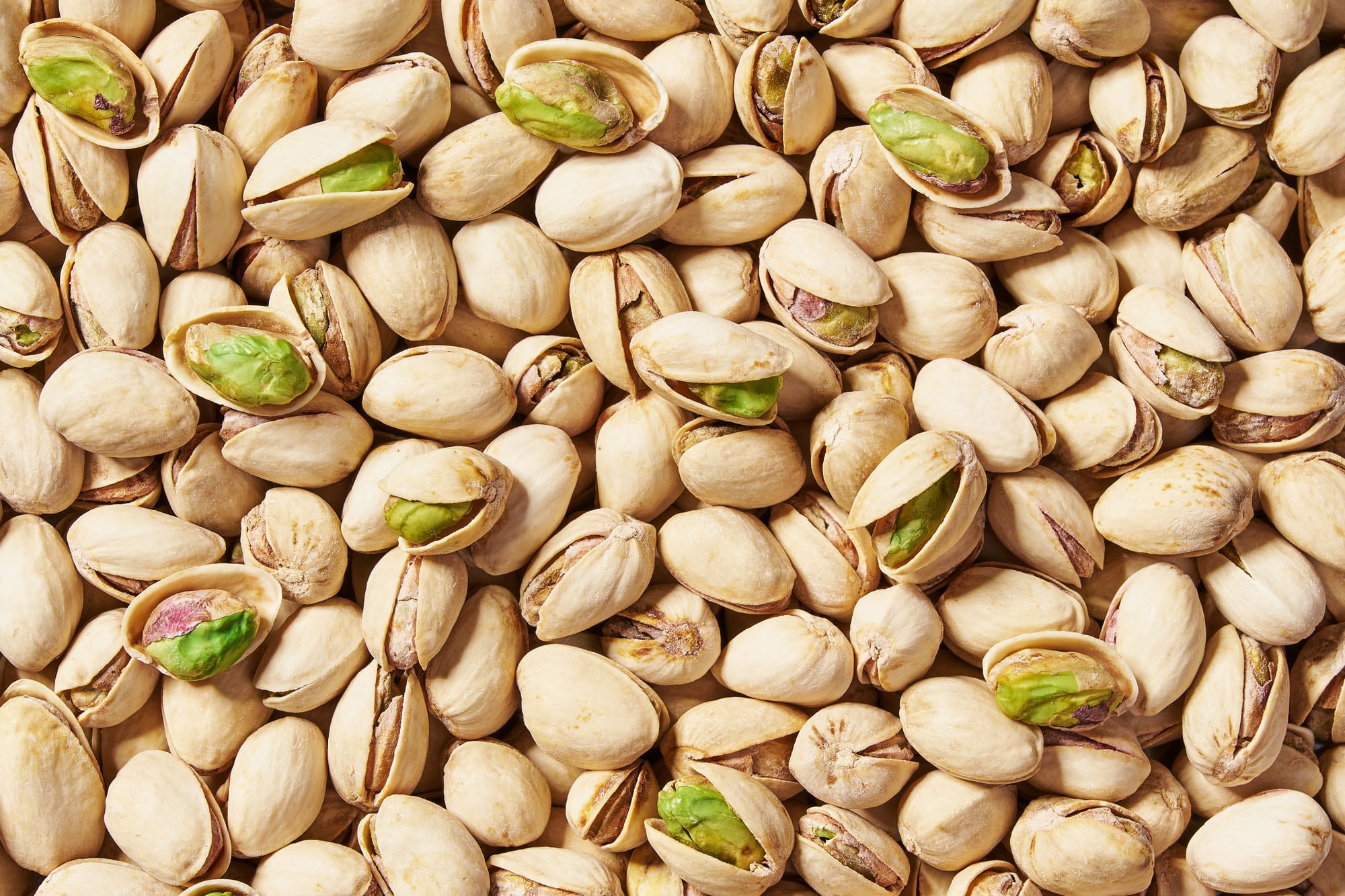 Expertos destacan los beneficios de los frutos secos para mejorar la calidad del sueño.