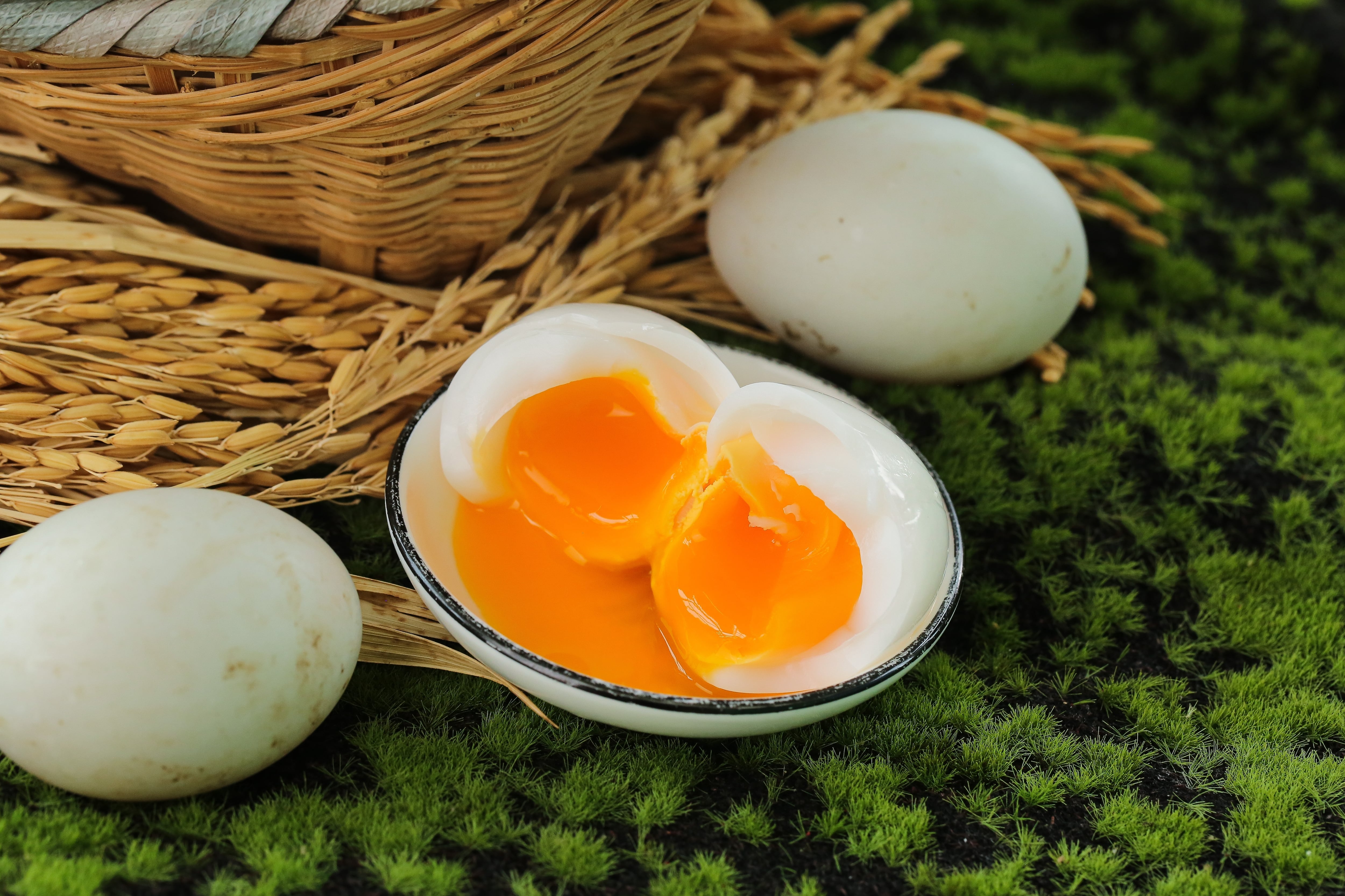 Descubre tres alimentos ricos en prote&iacute;nas ideales para incorporar a tu dieta diaria.